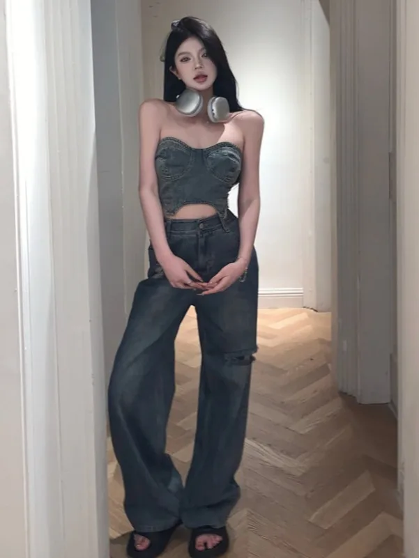 Korean Retro Denim Tube Top And High Waist Wide Leg Pants Two Piece Set Chic Summer Outfit for Women Straight Cut Trousers
Korean Retro Denim Tube Top And High Waist Wide Leg Pants Two Piece Set Chic Summer Outfit for Women Straight Cut Trousers