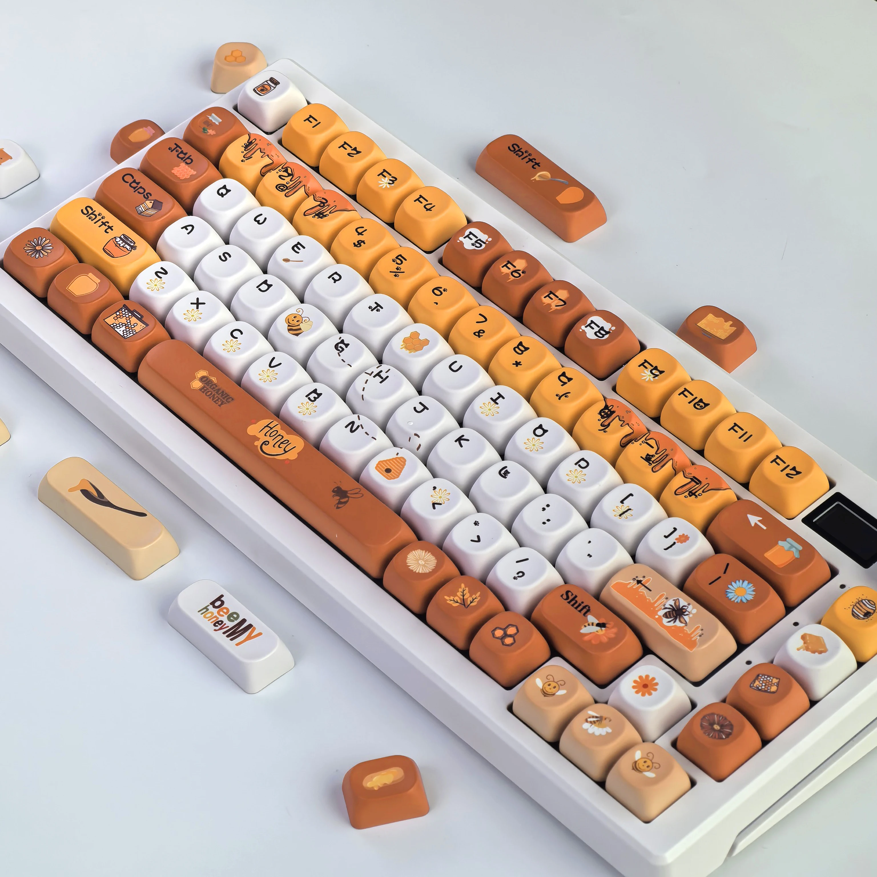 Клавиши MAIMOOO Honey Keycaps, профиль Cherry, материал PBT, оранжево-коричневые, милый дизайн, для клавиатур Aula/Ajazz, ISO-формат.
Клавиши MAIMOOO Honey Keycaps, профиль Cherry, материал PBT, оранжево-коричневые, милый дизайн, для клавиатур Aula/Ajazz, ISO-формат.