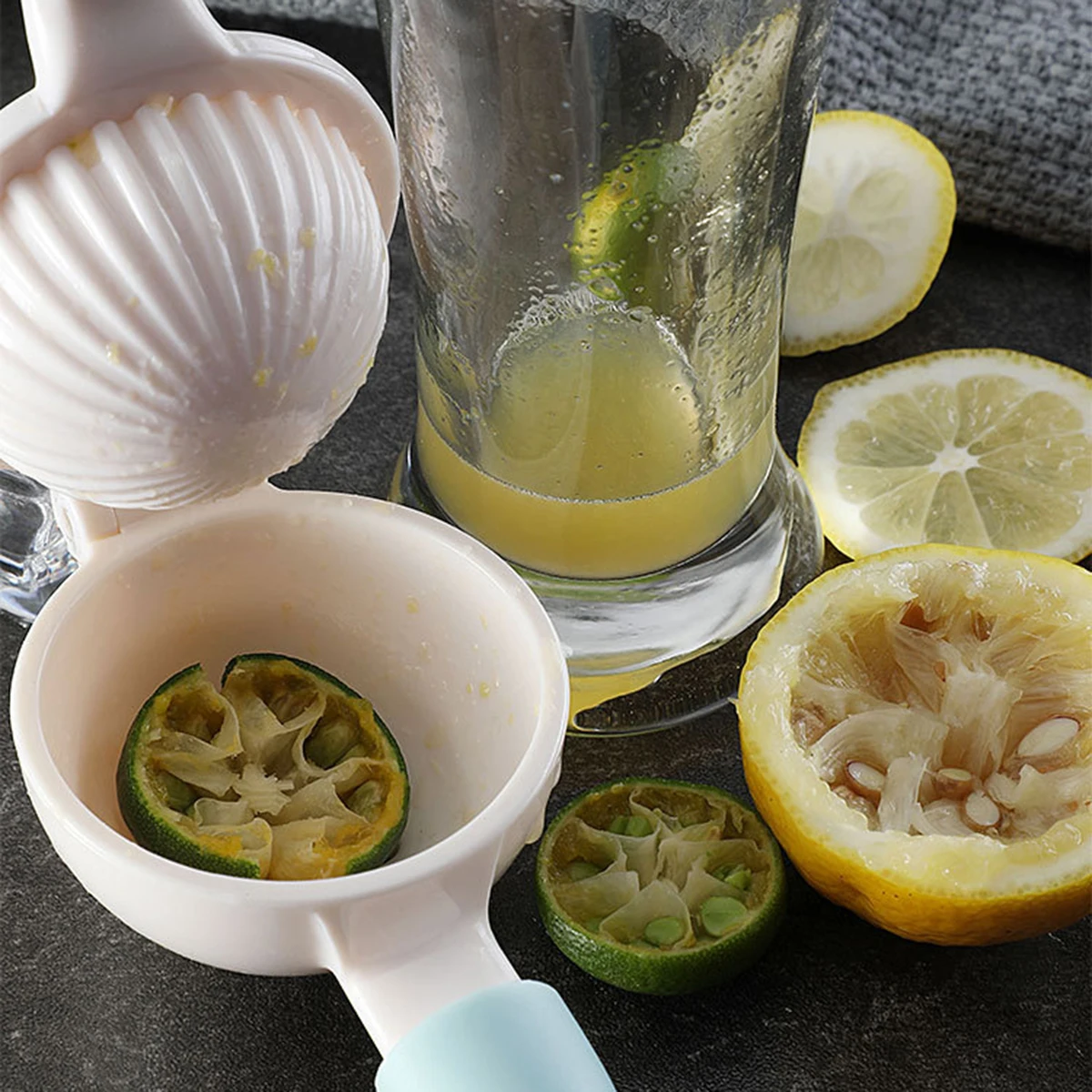 Manual Juicer Stainless Steel Handle ABS Base Bottom Hole Design Portable Lemon Orange Squeezer Kitchen Home Fruit Press
Manual Juicer Stainless Steel Handle ABS Base Bottom Hole Design Portable Lemon Orange Squeezer Kitchen Home Fruit Press