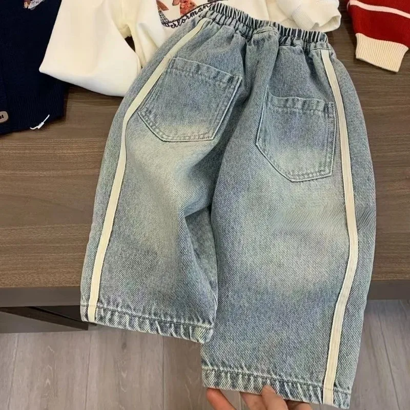 2025 New Spring Boys Children's Denim Overalls Autumn Loose Casual Pants Girls Wide Leg Jeans Kids Straight Denim Trousers
2025 New Spring Boys Children's Denim Overalls Autumn Loose Casual Pants Girls Wide Leg Jeans Kids Straight Denim Trousers
