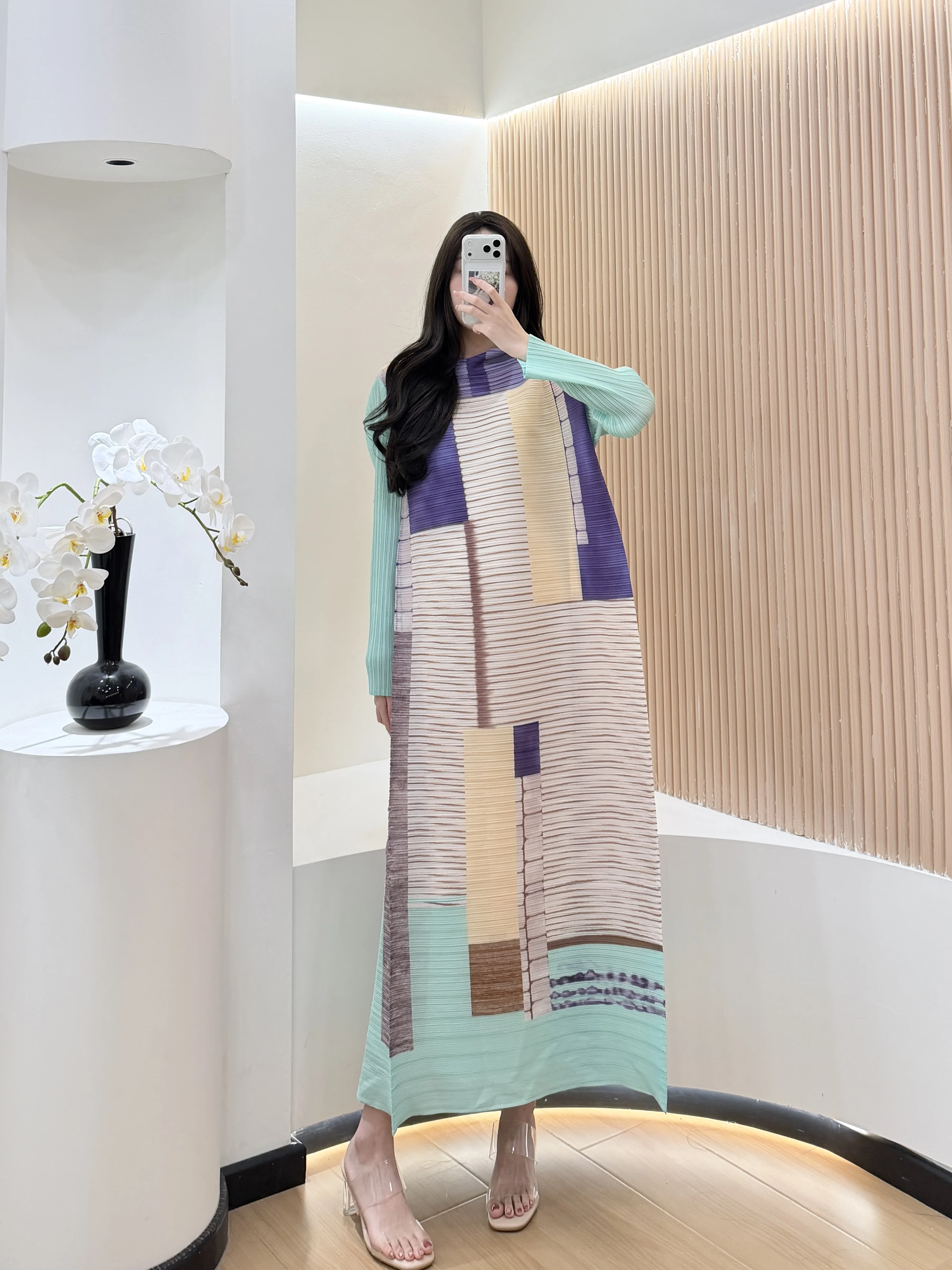 KAF Women Plus Size Robe with Color Blocked Geometric Patterns Loose Plus Size Design Casual Fashion Long Sleeved Dress
KAF Women Plus Size Robe with Color Blocked Geometric Patterns Loose Plus Size Design Casual Fashion Long Sleeved Dress