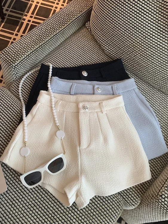 Повседневные белые шорты с высокой талией для женщин, свободные широкие брюки-палаццо для весны и осени, для работы и повседневной носки
Повседневные белые шорты с высокой талией для женщин, свободные широкие брюки-палаццо для весны и осени, для работы и повседневной носки