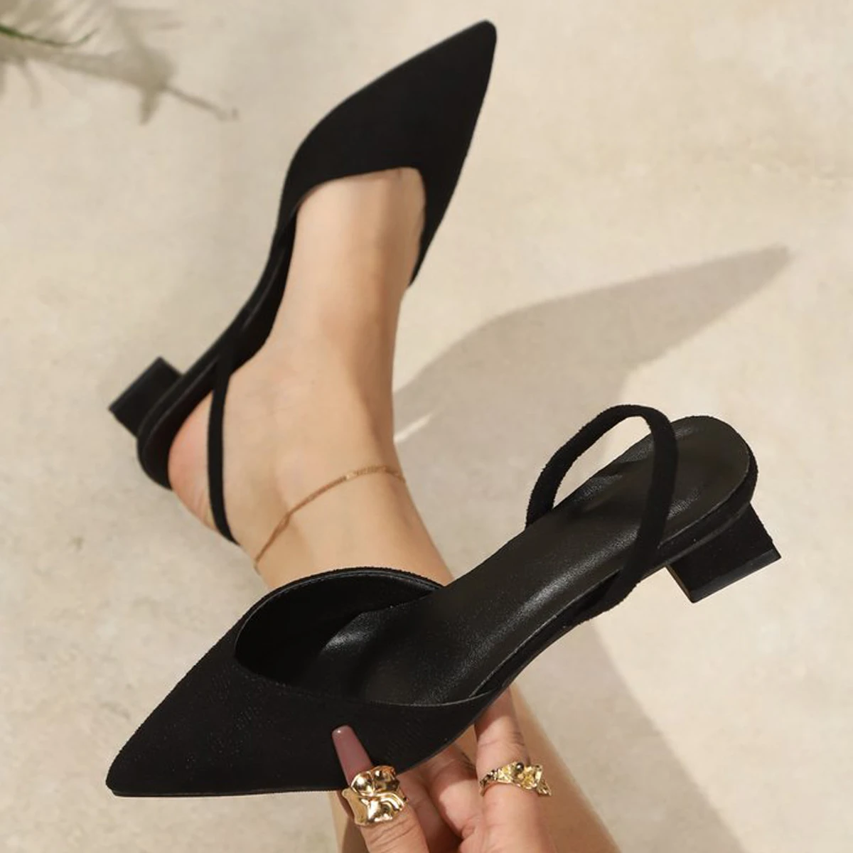 Summer 2026 New Women Black Baotou Fashion Sandals Woman Heels Pumps Silk Sexy Pointed Sandalias Female Low Heels Shoes
Summer 2026 New Women Black Baotou Fashion Sandals Woman Heels Pumps Silk Sexy Pointed Sandalias Female Low Heels Shoes