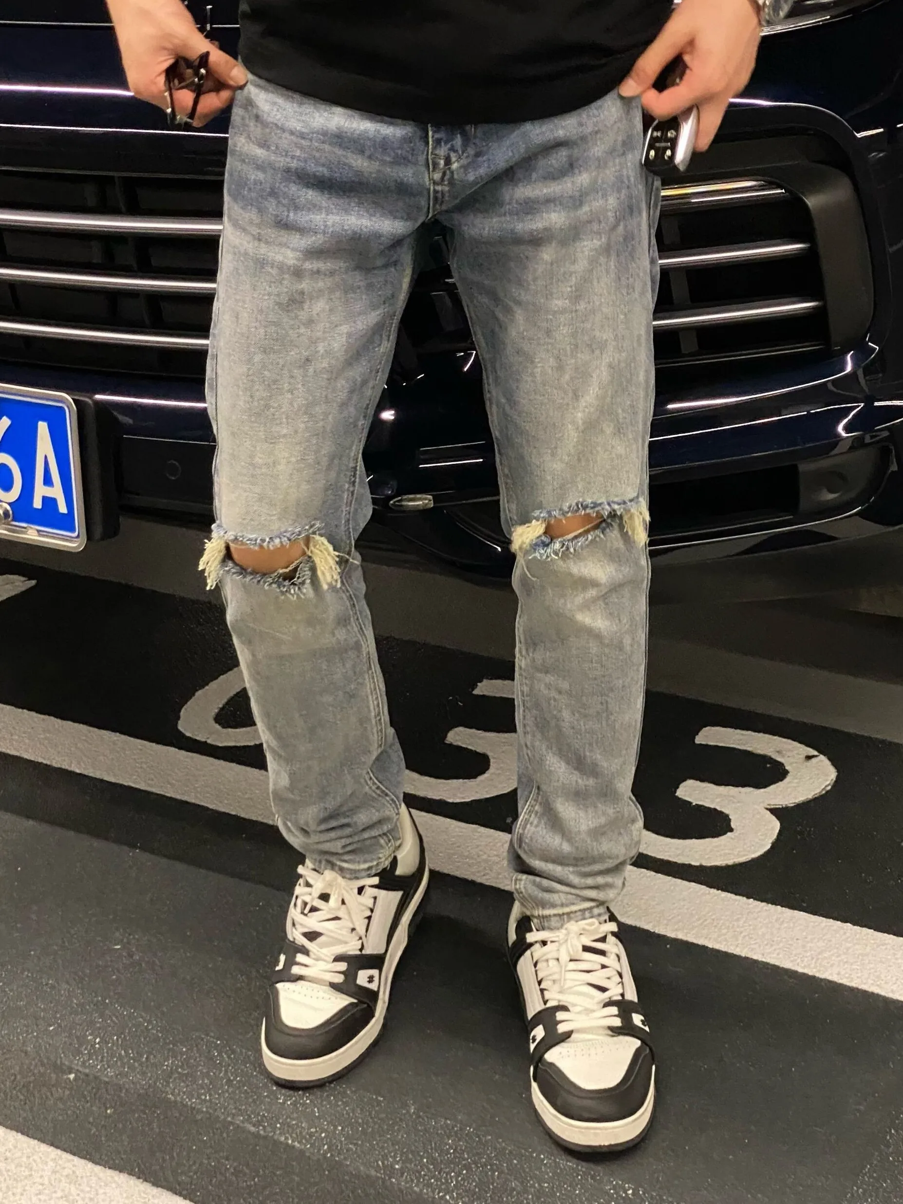 Светло-голубые мужские джинсы в американском стиле с разрезами на коленях, прямые, модные, летние, повседневные, облегающие брюки
Светло-голубые мужские джинсы в американском стиле с разрезами на коленях, прямые, модные, летние, повседневные, облегающие брюки