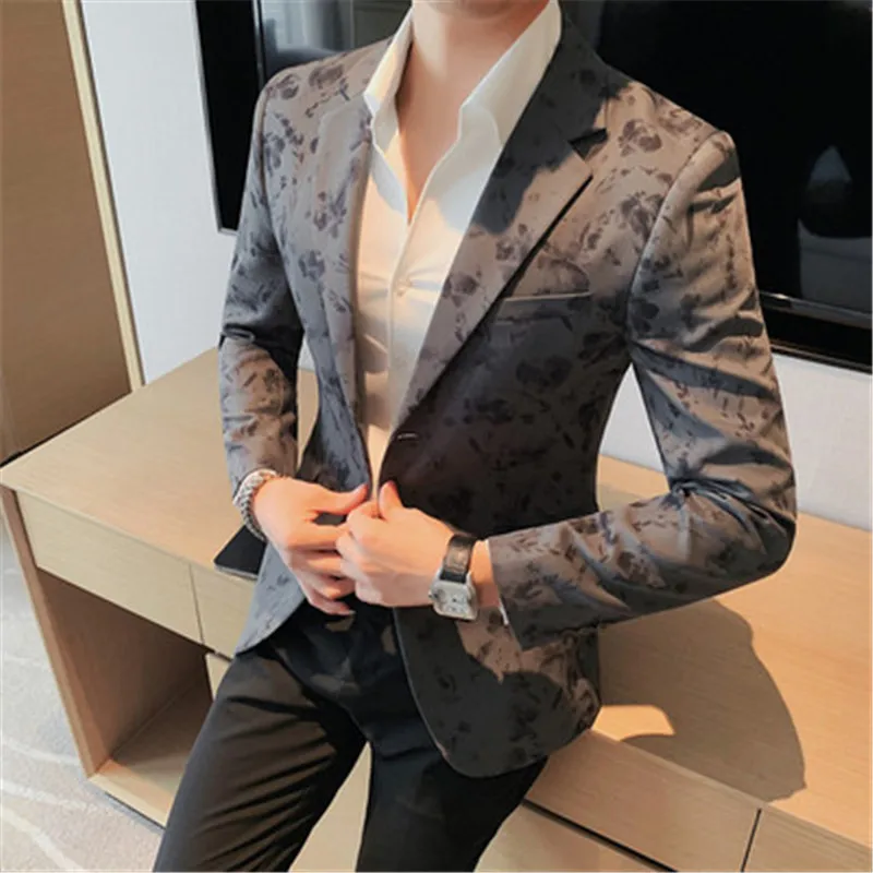 Blazer Masculino Sim fit Vintage Floral Suit Blazer Men Korean Single Breasted Designer Casual Jacket Coat 4XL Chaqueta Hombre
Blazer Masculino Sim fit Vintage Floral Suit Blazer Men Korean Single Breasted Designer Casual Jacket Coat 4XL Chaqueta Hombre