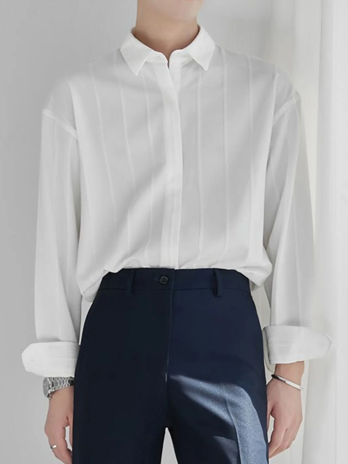 Мужская рубашка премиум-класса с длинным рукавом, легкая, охлаждающая, из ледяного шелка, повседневная, белая, весенняя новинка, свободный крой, молодежная.
Мужская рубашка премиум-класса с длинным рукавом, легкая, охлаждающая, из ледяного шелка, повседневная, белая, весенняя новинка, свободный крой, молодежная.