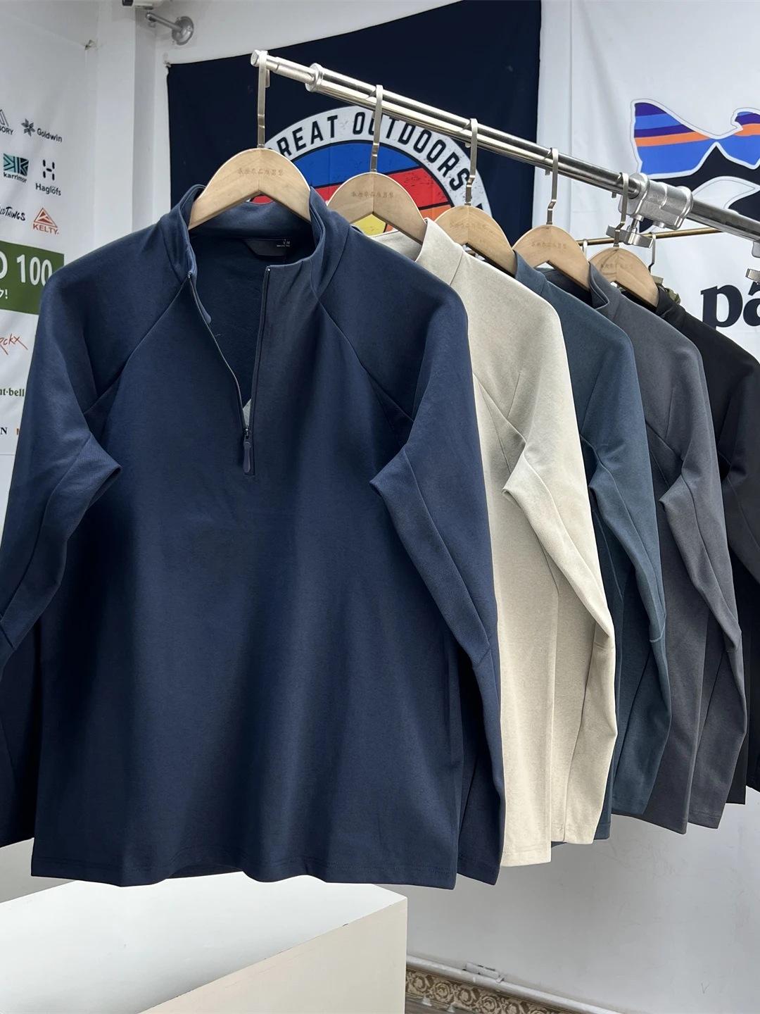 Мужская спортивная футболка с капюшоном на молнии, быстросохнущая, дышащая, из полиэфирного волокна, приталенного кроя, в городском стиле, длинная...
Мужская спортивная футболка с капюшоном на молнии, быстросохнущая, дышащая, из полиэфирного волокна, приталенного кроя, в городском стиле, длинная...