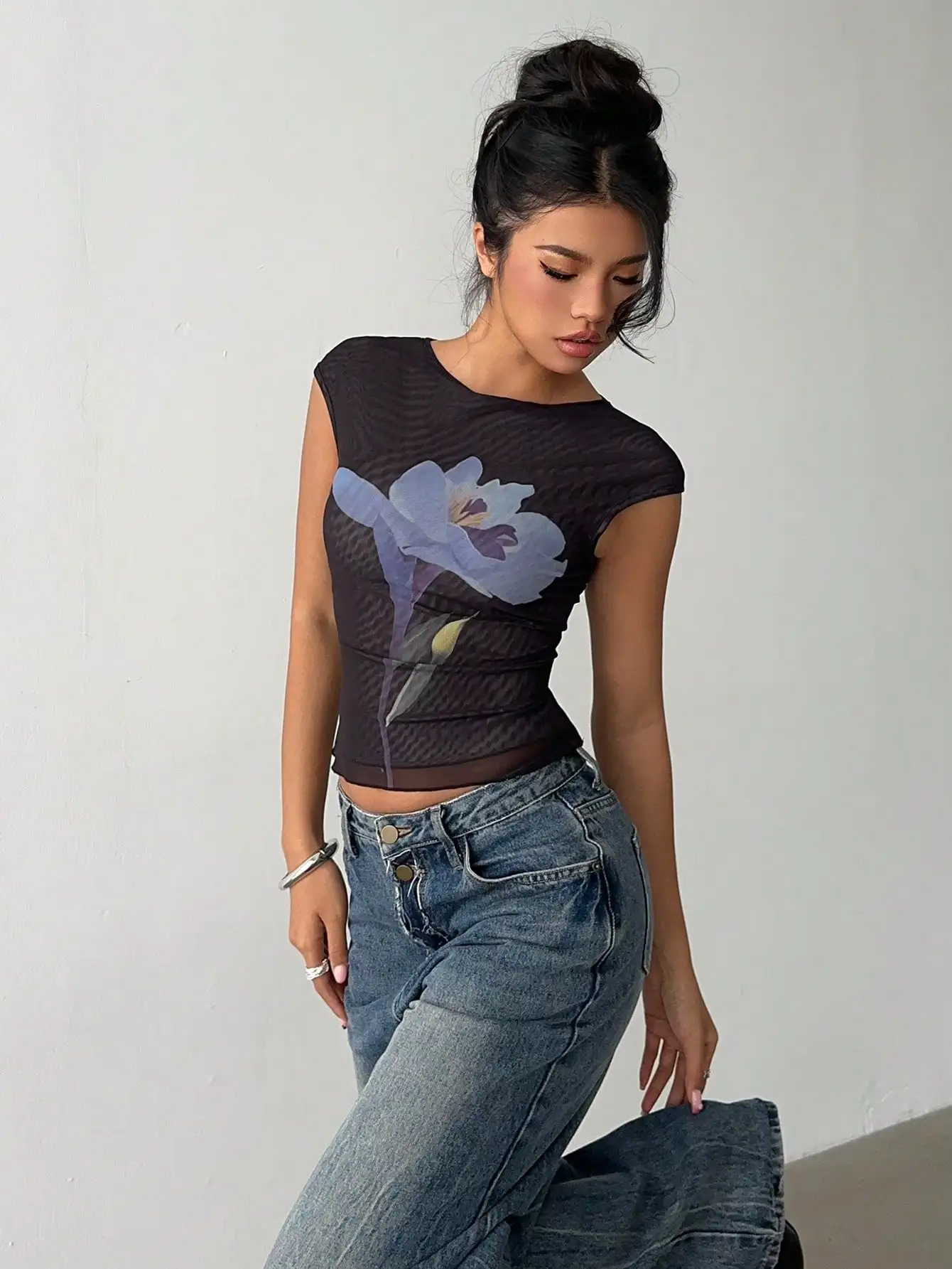 Сетчатый укороченный топ с цветочным принтом для летних фестивалей, рейвов и концертов - черная прозрачная футболка
Сетчатый укороченный топ с цветочным принтом для летних фестивалей, рейвов и концертов - черная прозрачная футболка