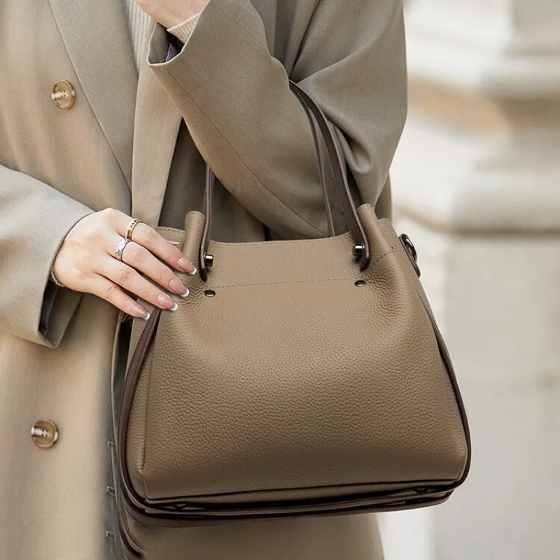 Fashion High End French Vintage All-match Handbag Elegant Temperament Large Capacity Commuter Shoulder Pack Leisure Leather Bag
Fashion High End French Vintage All-match Handbag Elegant Temperament Large Capacity Commuter Shoulder Pack Leisure Leather Bag