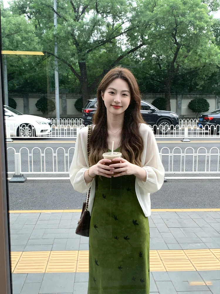 New Chinese Zen Style Satin Embroidered Strap Dress Slimming Open Cardigan Set Summer Fashionable Women's Two-Piece Suit
New Chinese Zen Style Satin Embroidered Strap Dress Slimming Open Cardigan Set Summer Fashionable Women's Two-Piece Suit