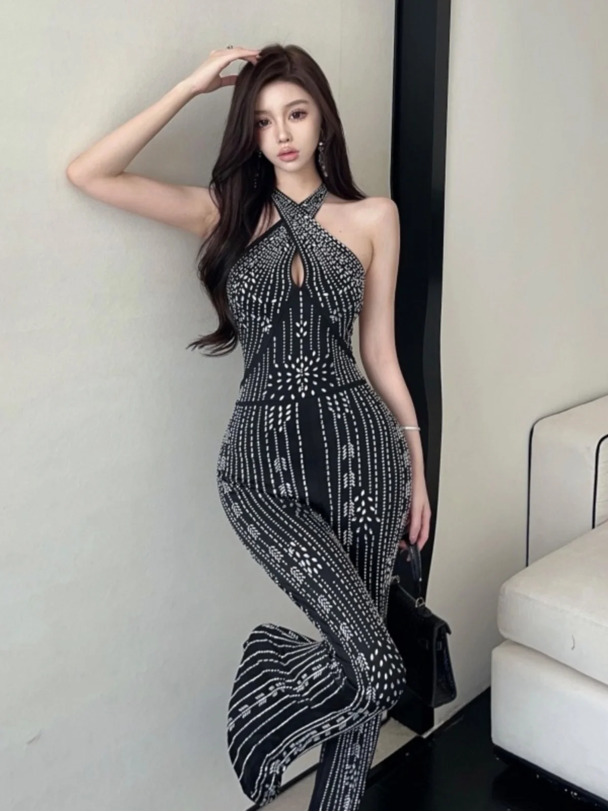 Модные брюки премиум-класса с эффектом роскоши, украшенные стразами, с вырезами на плечах, длинные, облегающие.
Модные брюки премиум-класса с эффектом роскоши, украшенные стразами, с вырезами на плечах, длинные, облегающие.