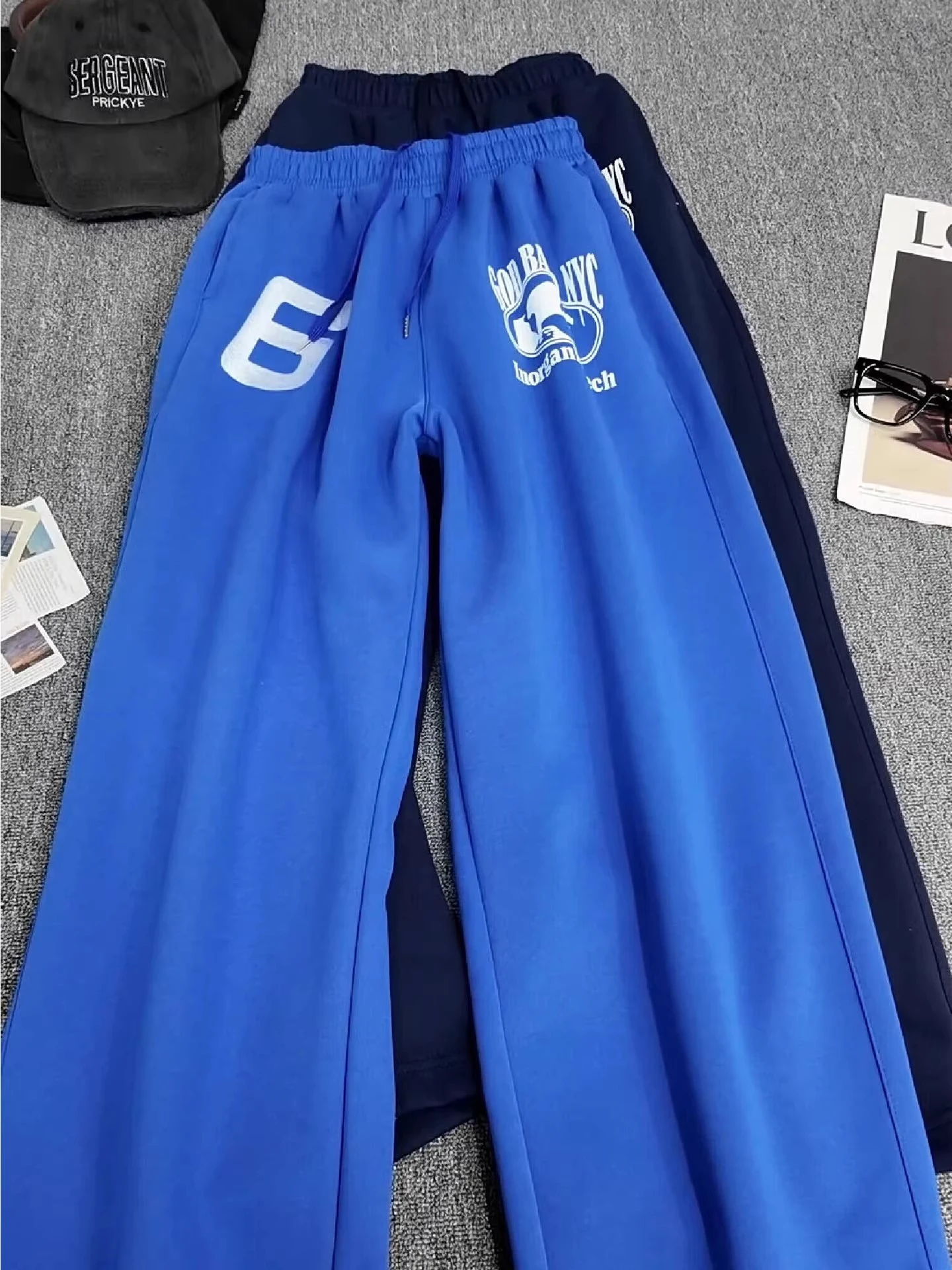 Мужские спортивные брюки в американском ретро-стиле с вышивкой, на флисовой подкладке, прямого кроя, свободные, широкие штанины, из плотной ткани
Мужские спортивные брюки в американском ретро-стиле с вышивкой, на флисовой подкладке, прямого кроя, свободные, широкие штанины, из плотной ткани