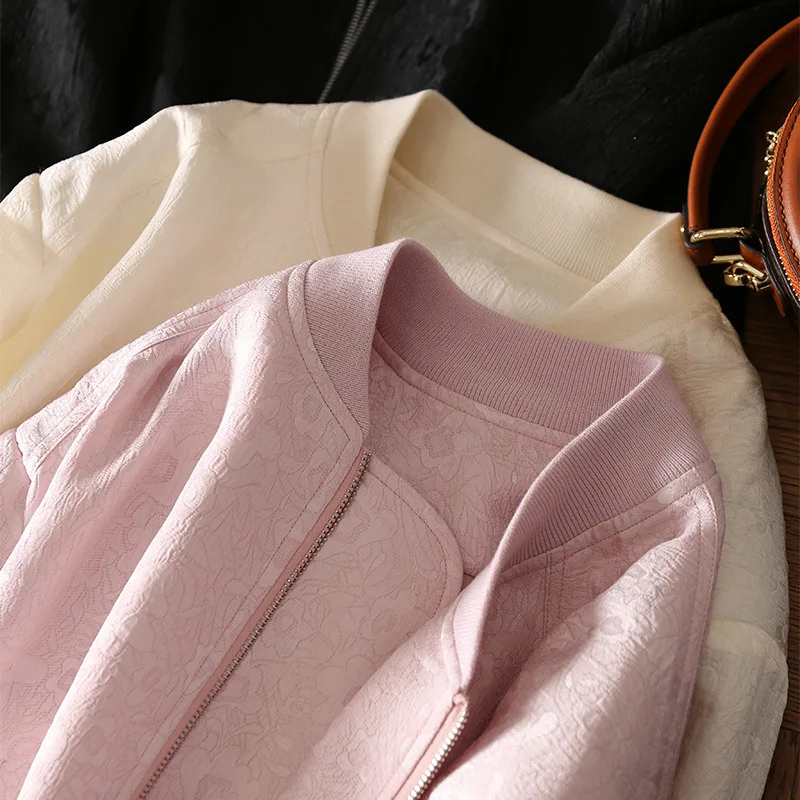 Женская жаккардовая куртка-бомбер 2025 года, бейсбольное пальто большого размера с мягким воротником-стойкой на плечах
Женская жаккардовая куртка-бомбер 2025 года, бейсбольное пальто большого размера с мягким воротником-стойкой на плечах