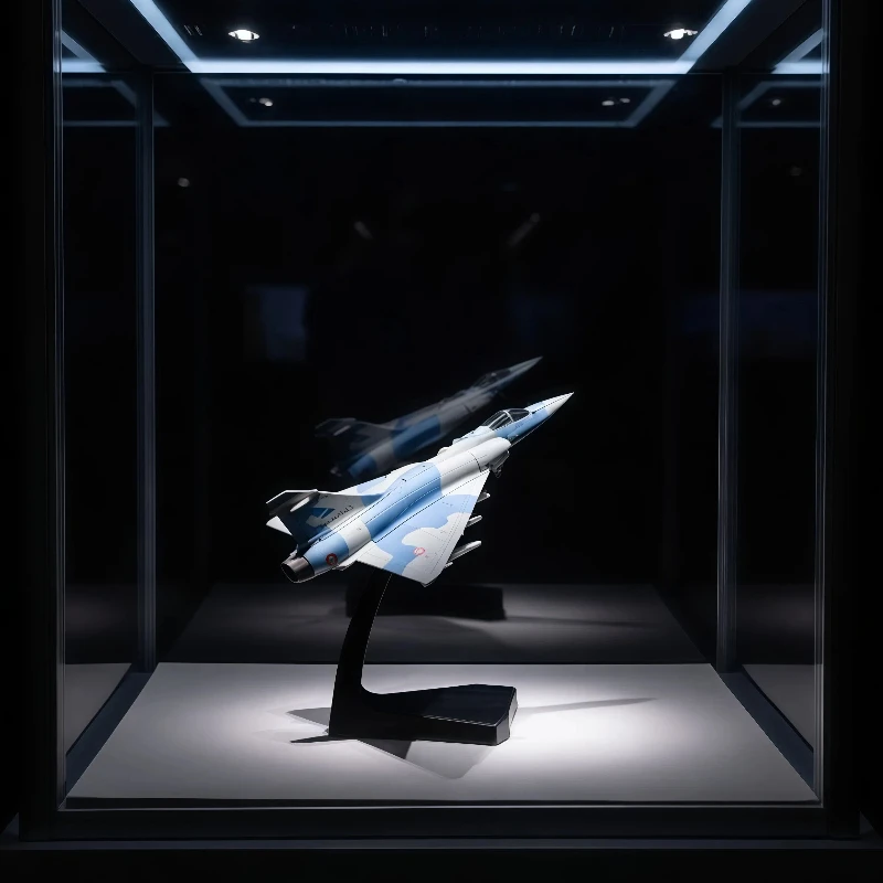AMER COM Dassault Mirage 2000, готовая модель военного истребителя в масштабе 1:100 из сплава, настольное украшение для коллекционеров
AMER COM Dassault Mirage 2000, готовая модель военного истребителя в масштабе 1:100 из сплава, настольное украшение для коллекционеров