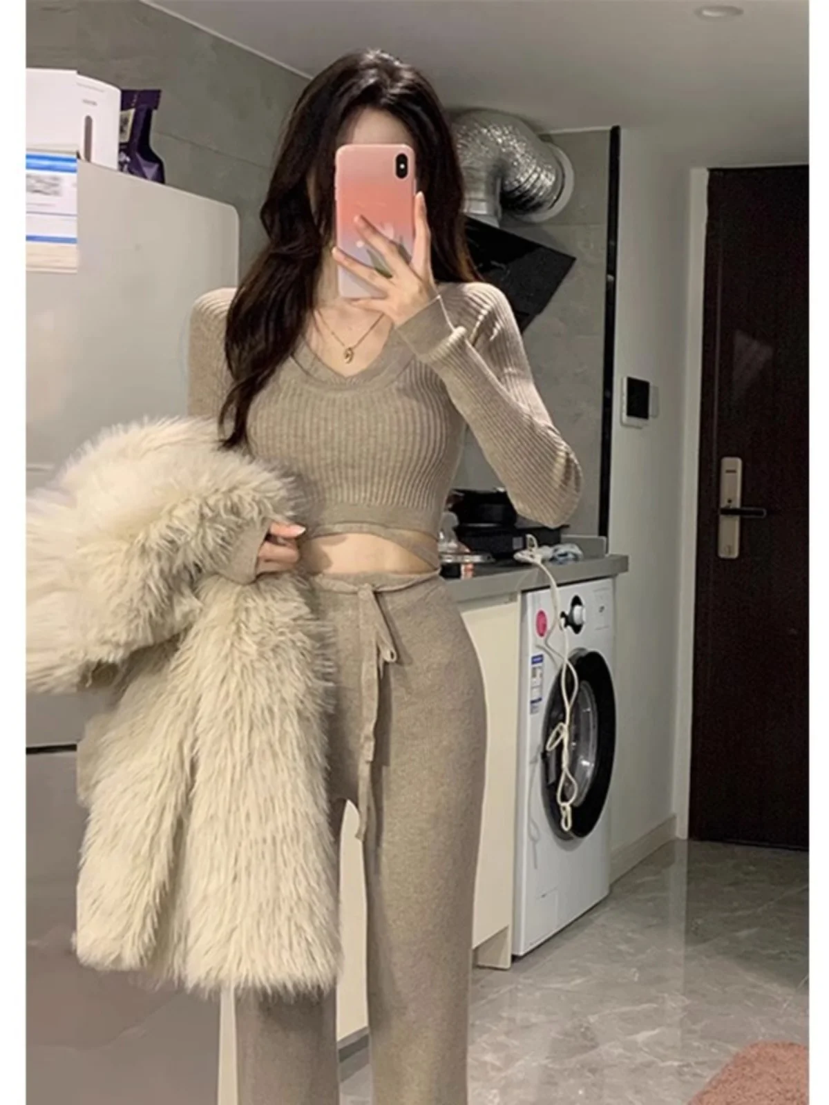 Fashionable Autumn Winter Women's Short Sleeve Knitted Top And Wide Leg Pants Two Piece Set Draping Long Sleeve Spicy Girl Ou...
Fashionable Autumn Winter Women's Short Sleeve Knitted Top And Wide Leg Pants Two Piece Set Draping Long Sleeve Spicy Girl Ou...