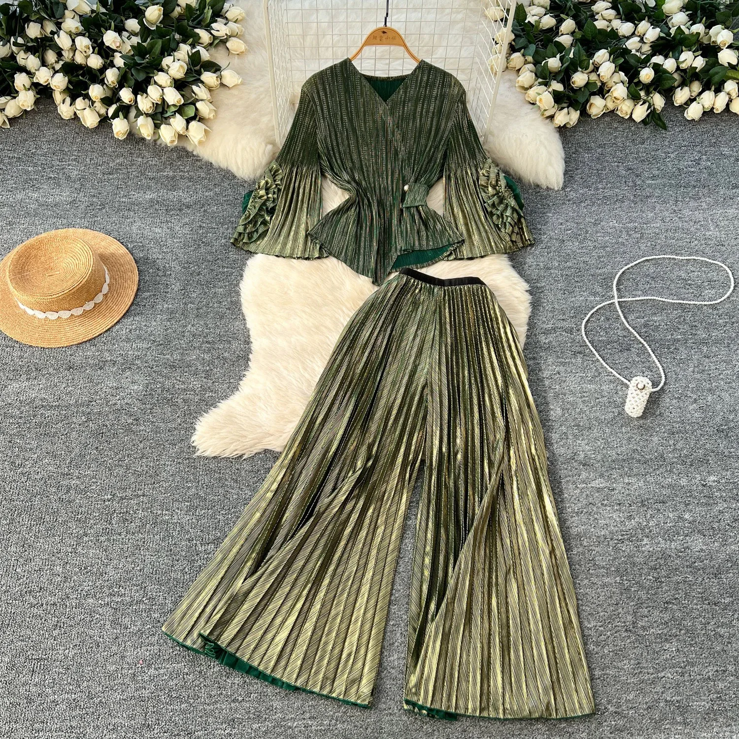 Женская одежда, комплект из двух предметов, комплект из двух предметов с рюшами, 3D цветочные блузки с высокой талией, плиссированные широкие брюки, модный корейский костюм
Женская одежда, комплект из двух предметов, комплект из двух предметов с рюшами, 3D цветочные блузки с высокой талией, плиссированные широкие брюки, модный корейский костюм