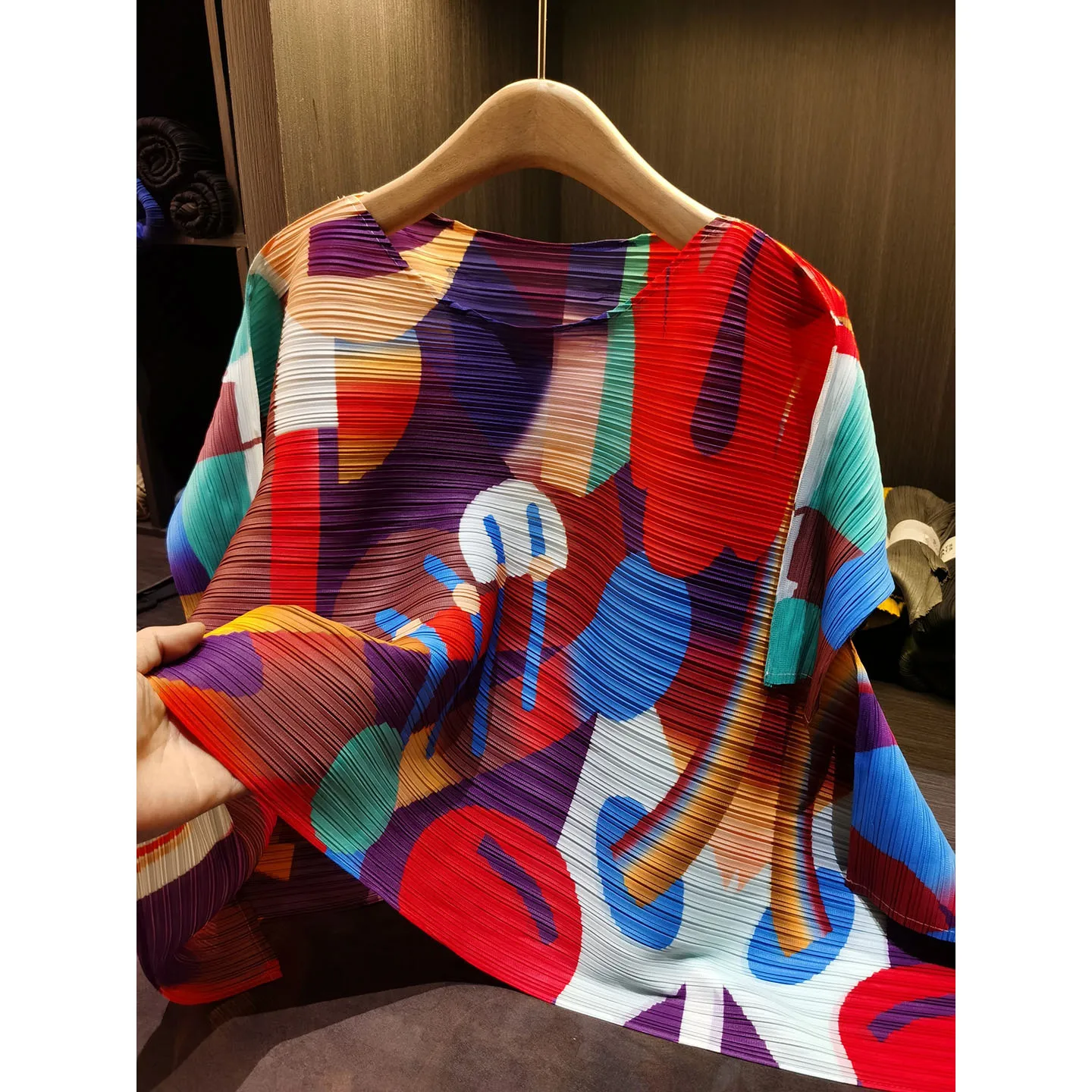 Color Blocking Printed Pleated Round Neck Women T-shirt Summer New Style Loose Oversized Long Sleeved Female Top
Color Blocking Printed Pleated Round Neck Women T-shirt Summer New Style Loose Oversized Long Sleeved Female Top