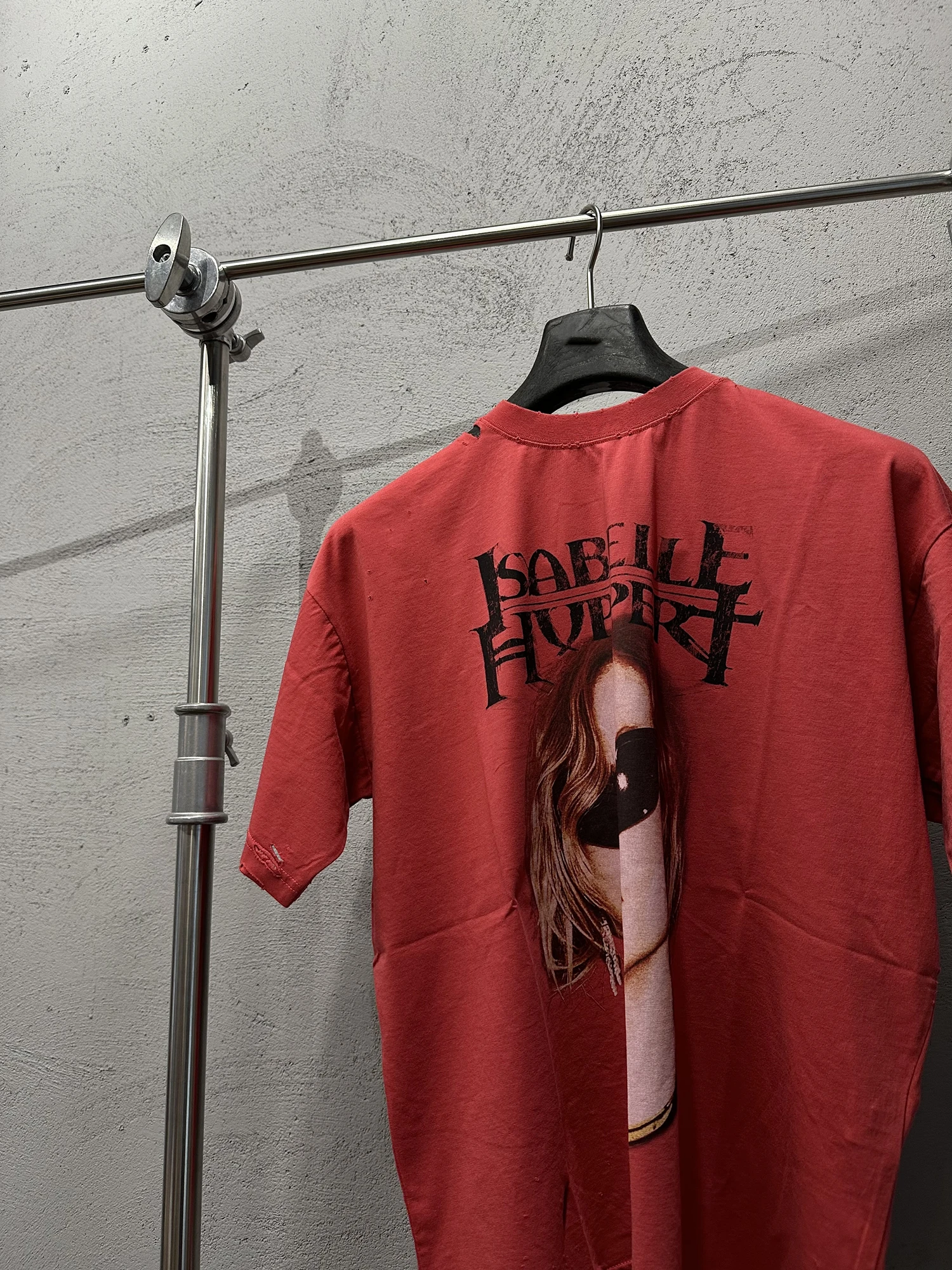 Isabelle Boxed 25ss Men's Slim Fit round Ne ort Sve T-irt Comfortable Casual Top for Youth Trendy Summer Wear
Isabelle Boxed 25ss Men's Slim Fit round Ne ort Sve T-irt Comfortable Casual Top for Youth Trendy Summer Wear