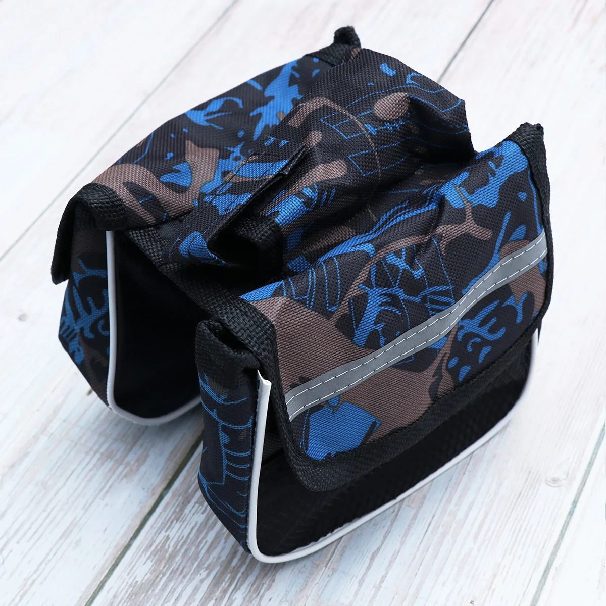 1Pcs Bike Bag Double Side Handlebar Bag Nylon Reflective Stripes Road Bike Storage Pannier Accessories Lightweight Blue 
1Pcs Bike Bag Double Side Handlebar Bag Nylon Reflective Stripes Road Bike Storage Pannier Accessories Lightweight Blue