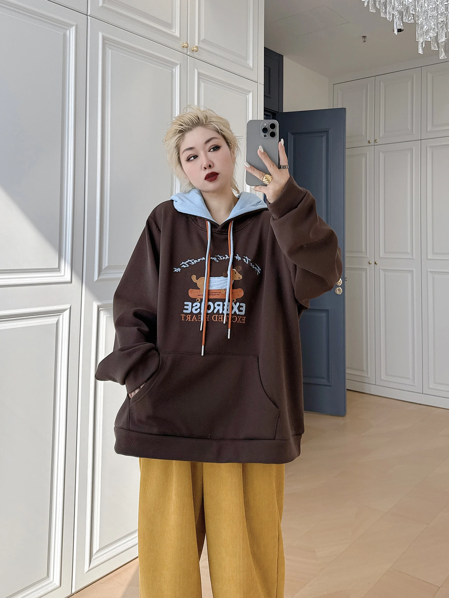 Корейская женская толстовка большого размера с вышивкой, свободного кроя, скрывающая фигуру, зимняя, повседневная, длинная, из хлопка и полиэстера
Корейская женская толстовка большого размера с вышивкой, свободного кроя, скрывающая фигуру, зимняя, повседневная, длинная, из хлопка и полиэстера