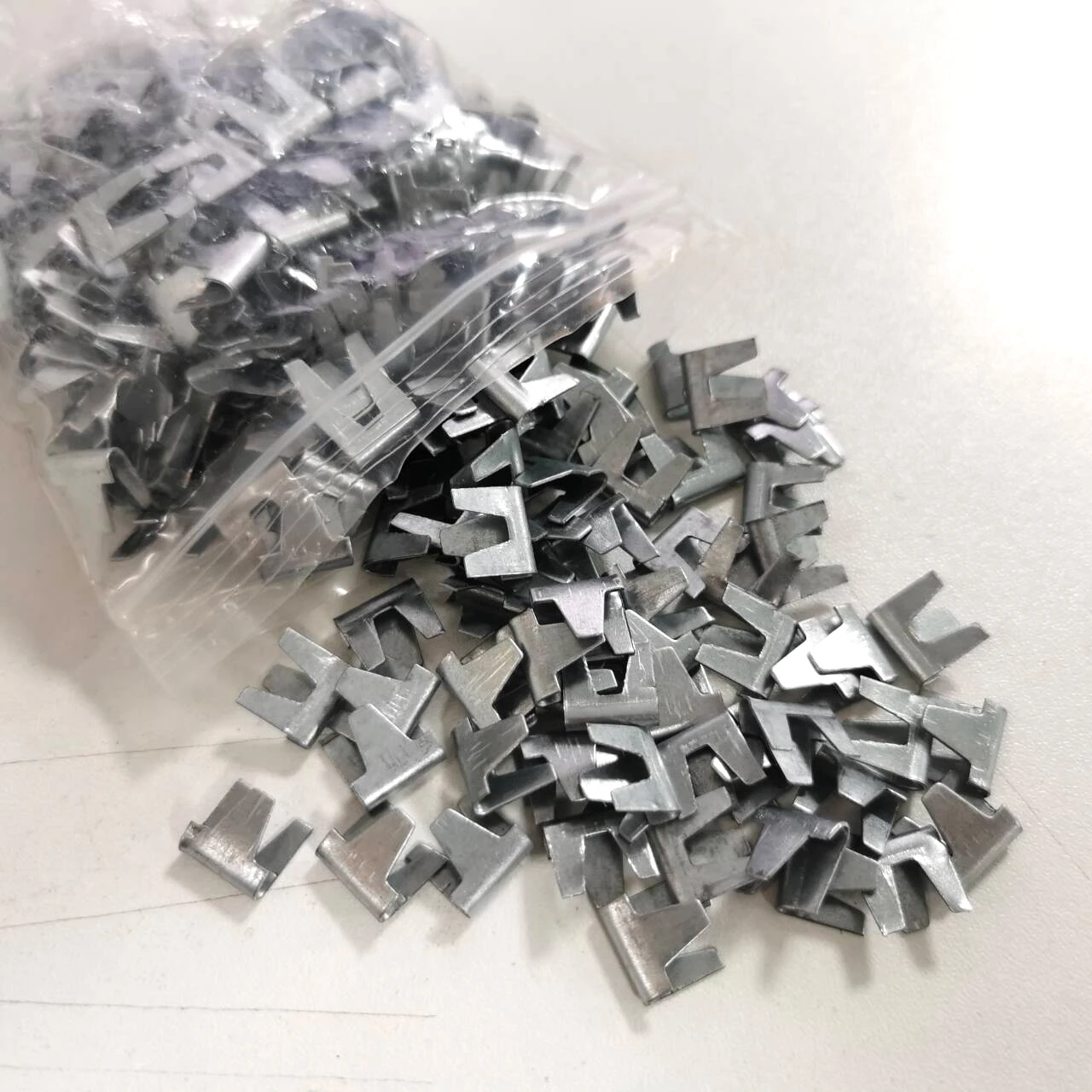 1500Pcs M-type snap cage nail, metal nail, roll nail, binding nail, pet cage accessory
1500Pcs M-type snap cage nail, metal nail, roll nail, binding nail, pet cage accessory