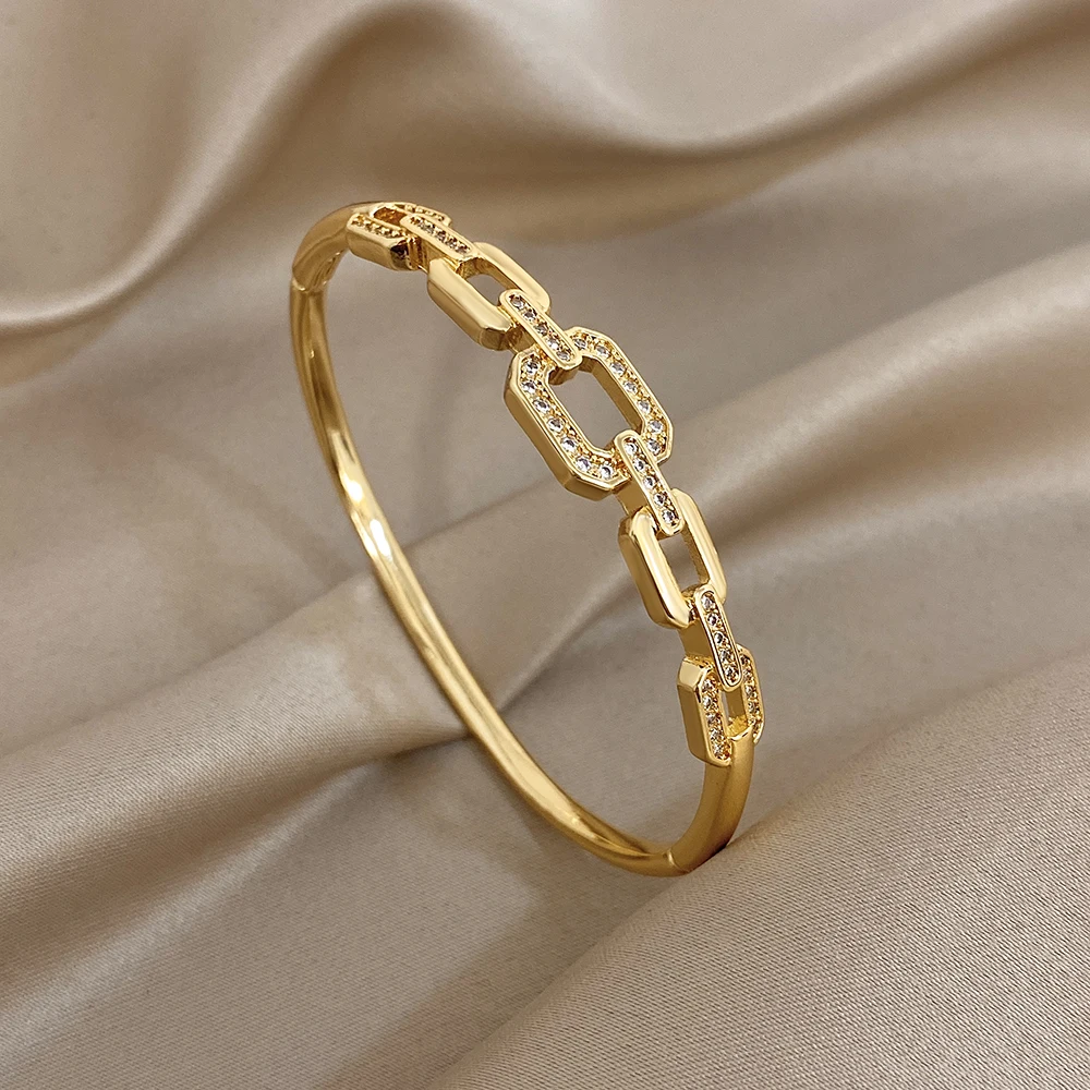 Trendy Rhinestone Hollow Out Square Chain Bracelet for Women Exquisite Gold Color Geometric Cuff Bangle Hand Jewelry Gifts
Trendy Rhinestone Hollow Out Square Chain Bracelet for Women Exquisite Gold Color Geometric Cuff Bangle Hand Jewelry Gifts