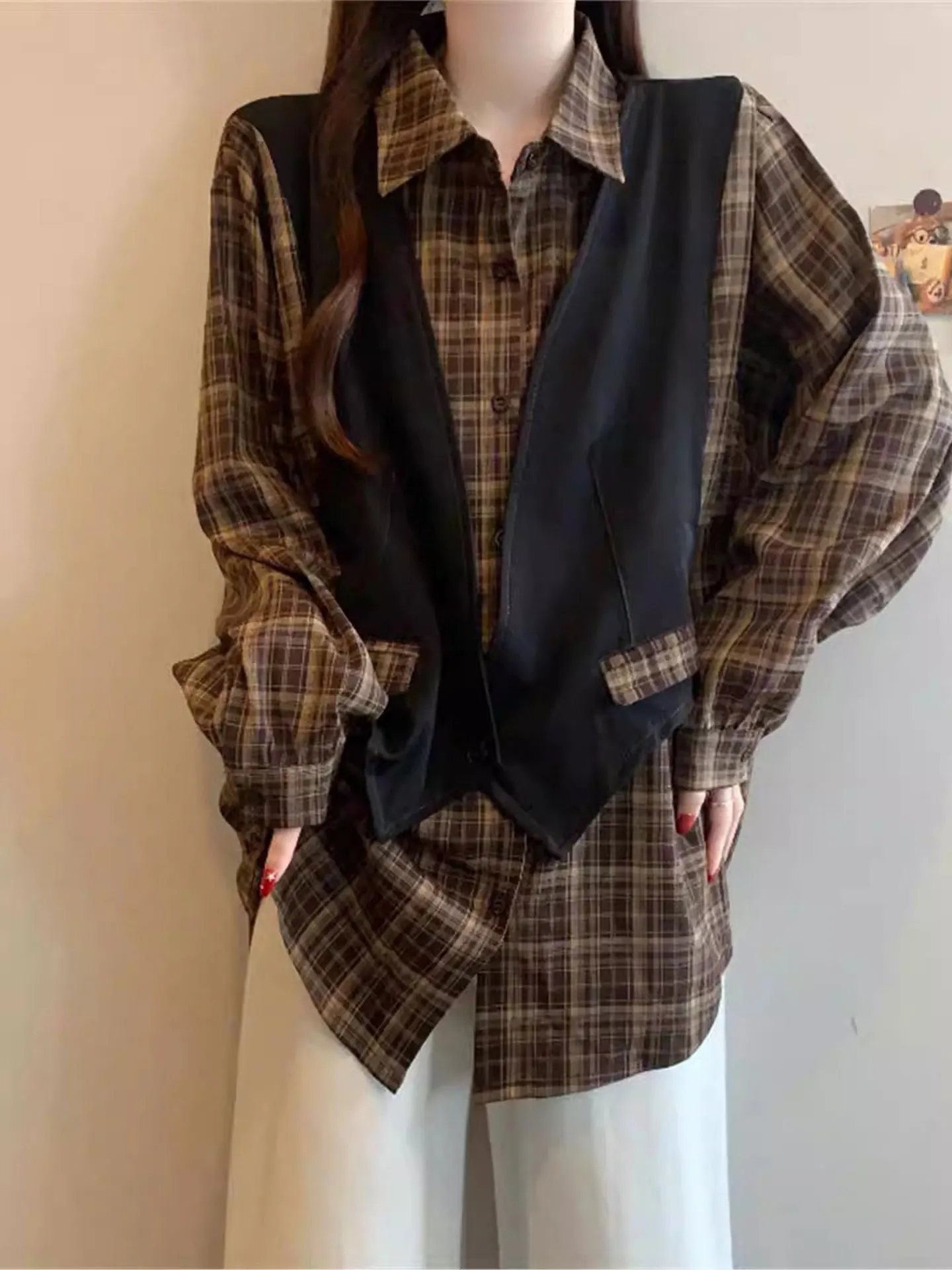 Модный ретро-топ в клетку с длинным рукавом для женщин, свободный, скрывающий живот, весна 2026, больших размеров, повседневный, ветрозащитный
Модный ретро-топ в клетку с длинным рукавом для женщин, свободный, скрывающий живот, весна 2026, больших размеров, повседневный, ветрозащитный