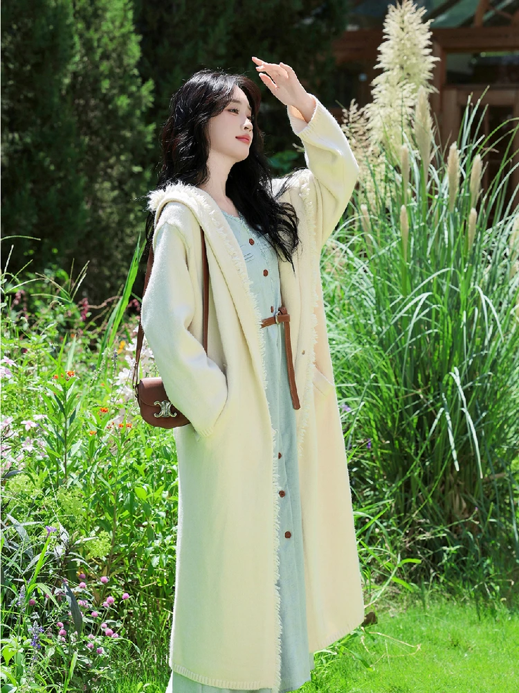 Artistic Long Knitted Cardigan Sweater Women's Autumn Outerwear Large Coat with Fringe Design Casual Comfortable Warmth
Artistic Long Knitted Cardigan Sweater Women's Autumn Outerwear Large Coat with Fringe Design Casual Comfortable Warmth