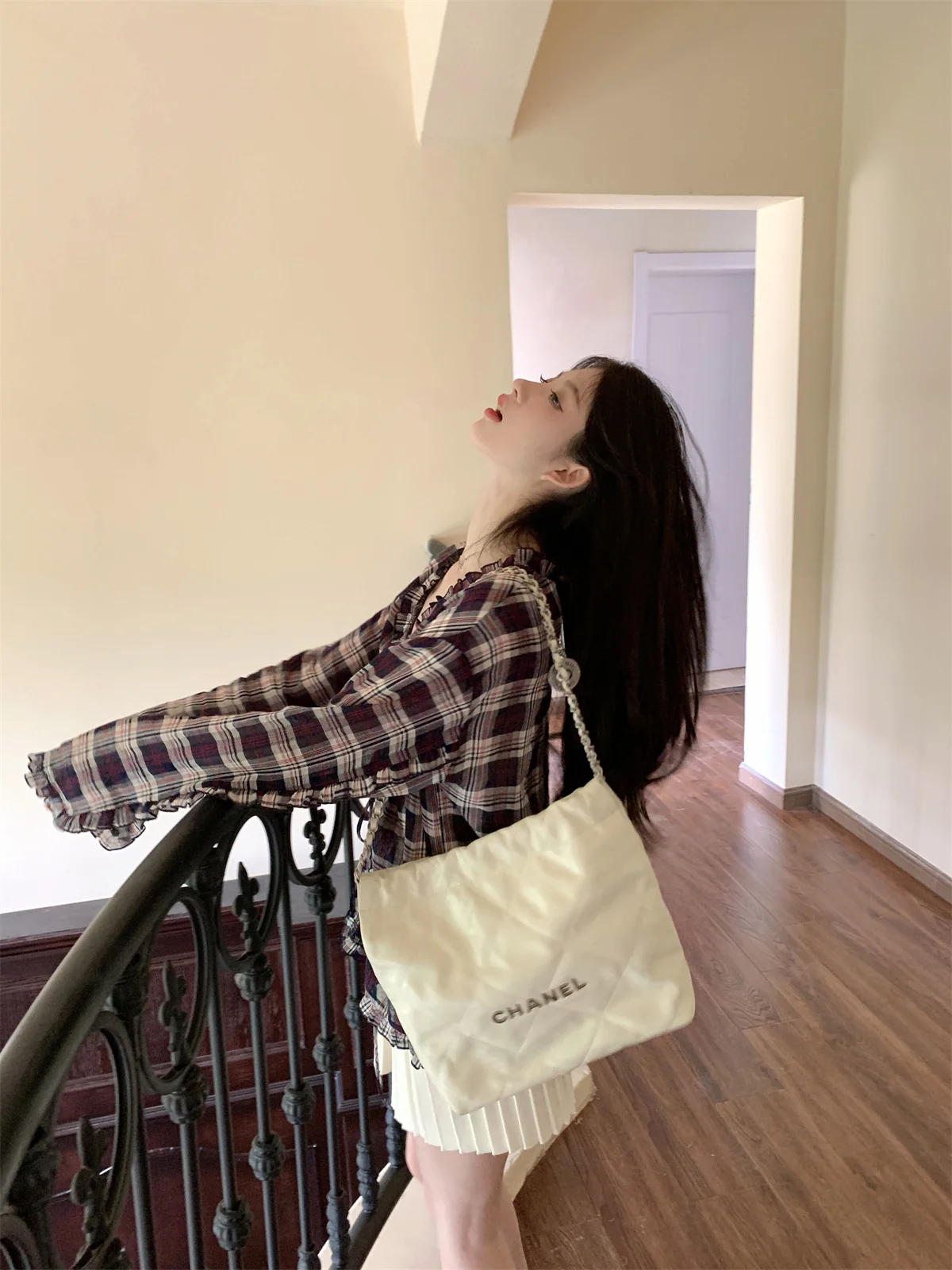 Женская тонкая блузка LXLILIUM с цветочным кружевным дизайном и шнуровкой, с длинными рукавами, осенняя коллекция, модная повседневная одежда
Женская тонкая блузка LXLILIUM с цветочным кружевным дизайном и шнуровкой, с длинными рукавами, осенняя коллекция, модная повседневная одежда