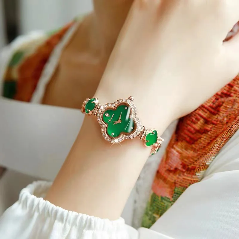 RUIXINE Diamond Set Light Luxury Drawstring Watch Exquisite Small Pearl Clover Drawstring Style Quartz Women's Watch Reloj Mujer
RUIXINE Diamond Set Light Luxury Drawstring Watch Exquisite Small Pearl Clover Drawstring Style Quartz Women's Watch Reloj Mujer