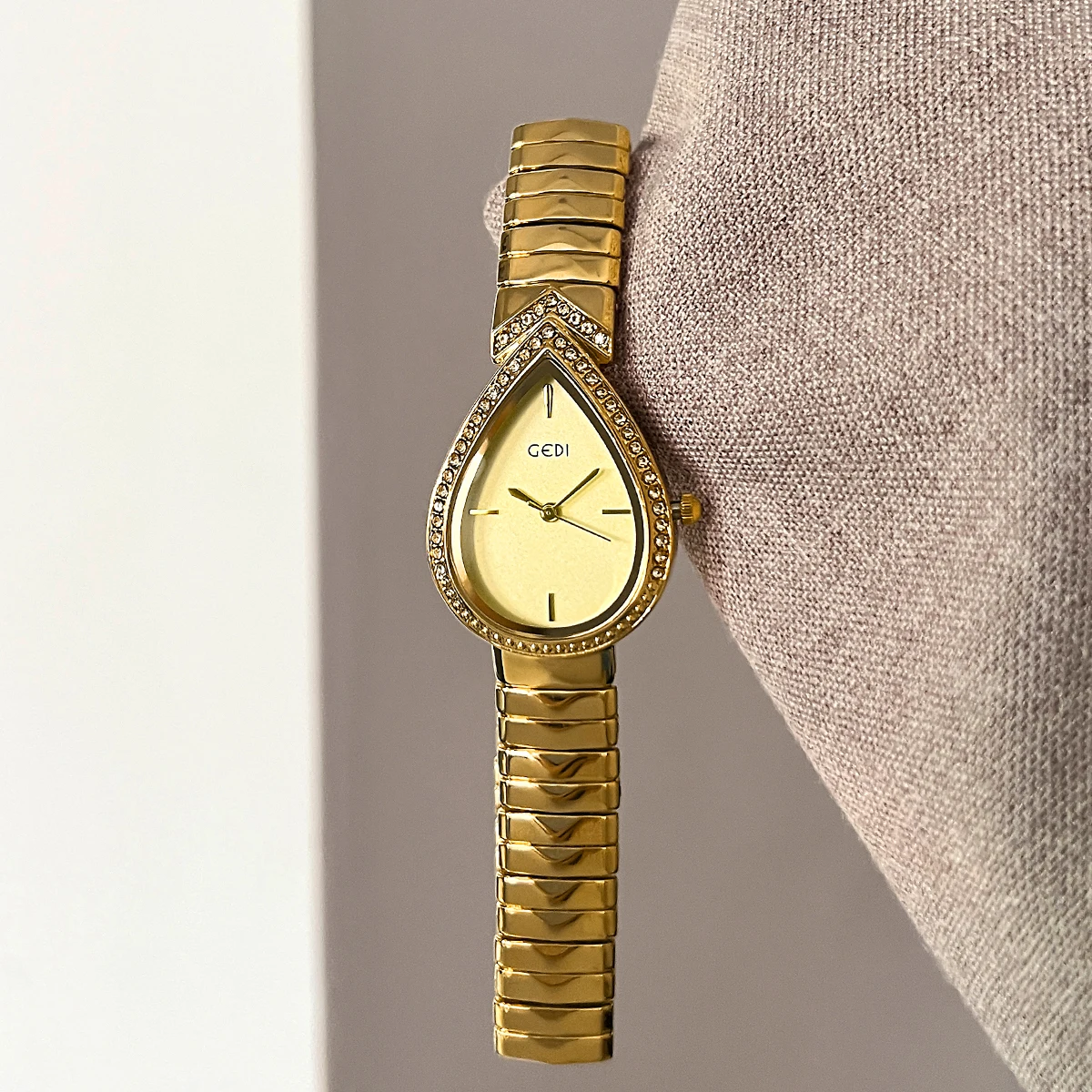 GEDI модные женские кварцевые часы серебряные золотые повседневные кварцевые браслеты наручные часы ниша элегантные водонепроницаемые ручные часы для женщин
GEDI модные женские кварцевые часы серебряные золотые повседневные кварцевые браслеты наручные часы ниша элегантные водонепроницаемые ручные часы для женщин