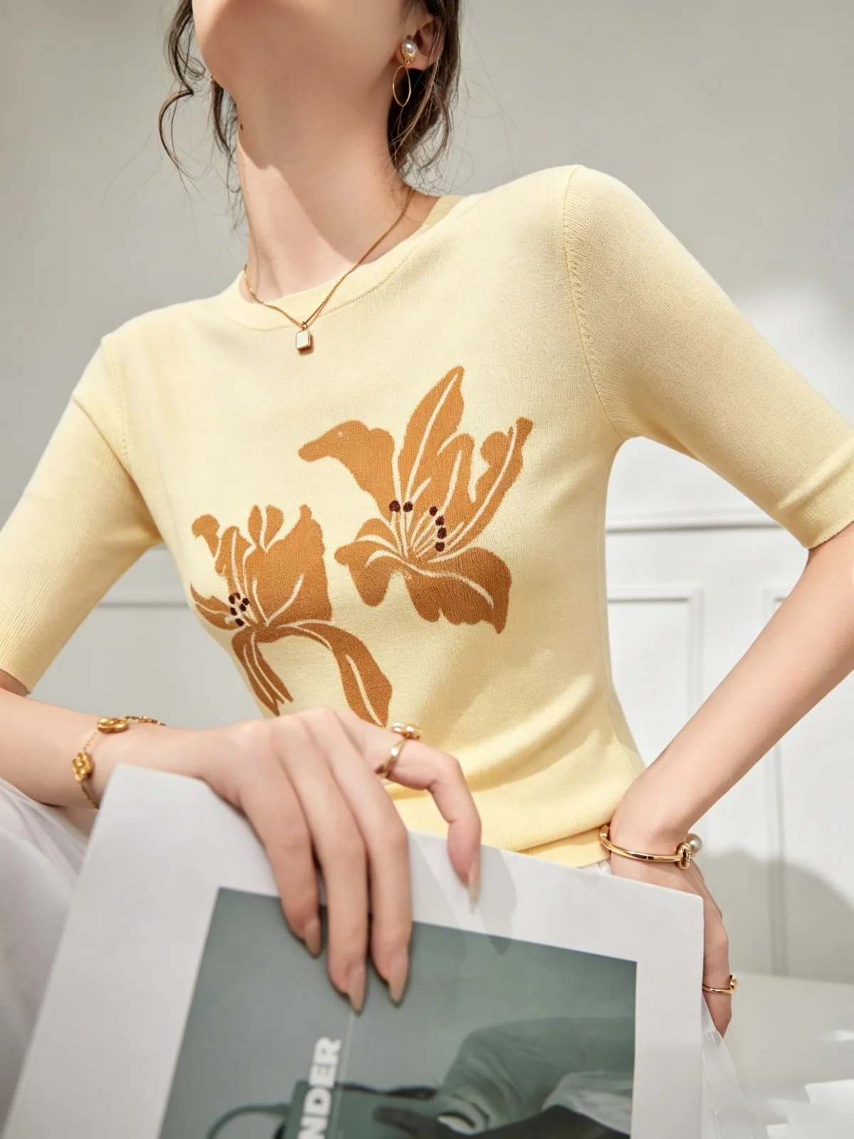 Lulu Simple Floral Slim Fit mid Sleeve Top Women's Summer New Design Unique Style Fashionable Versatile Knitted Casual Shirt
Lulu Simple Floral Slim Fit mid Sleeve Top Women's Summer New Design Unique Style Fashionable Versatile Knitted Casual Shirt