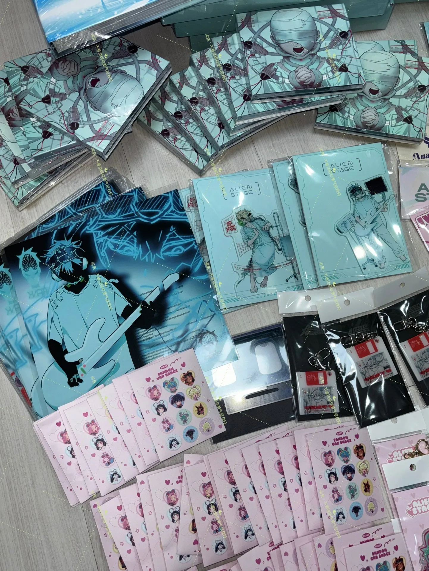 Новинка 2024 года, в наличии, официальный корейский комикс, инопланетянин, акриловая подставка для 2-го годовщины, постер Baji, официальные оригинальные товары
Новинка 2024 года, в наличии, официальный корейский комикс, инопланетянин, акриловая подставка для 2-го годовщины, постер Baji, официальные оригинальные товары