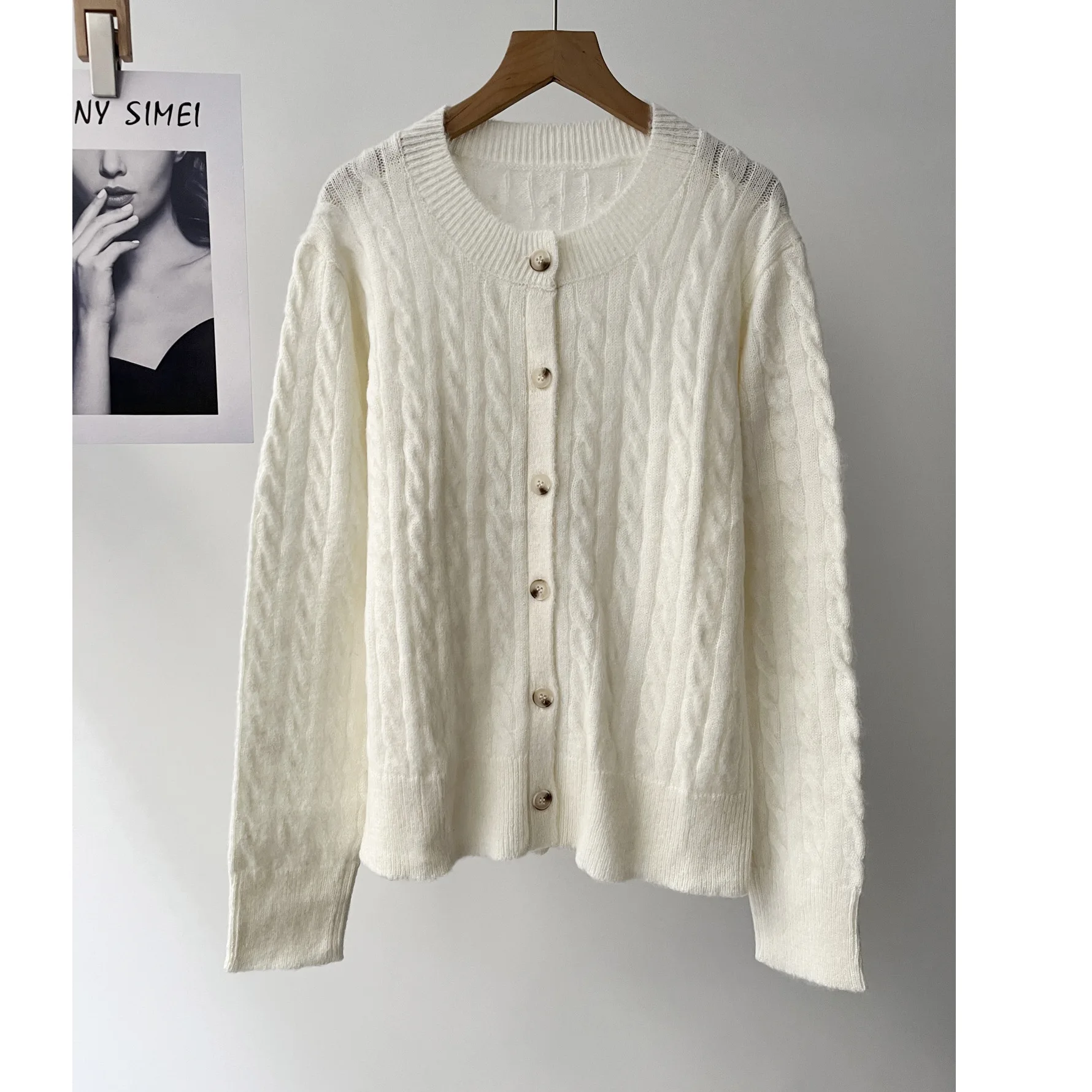 Женский темпераментный простой мягкий восковой витой вязаный кардиган с круглым вырезом на осень и зиму 16a-2213
Женский темпераментный простой мягкий восковой витой вязаный кардиган с круглым вырезом на осень и зиму 16a-2213