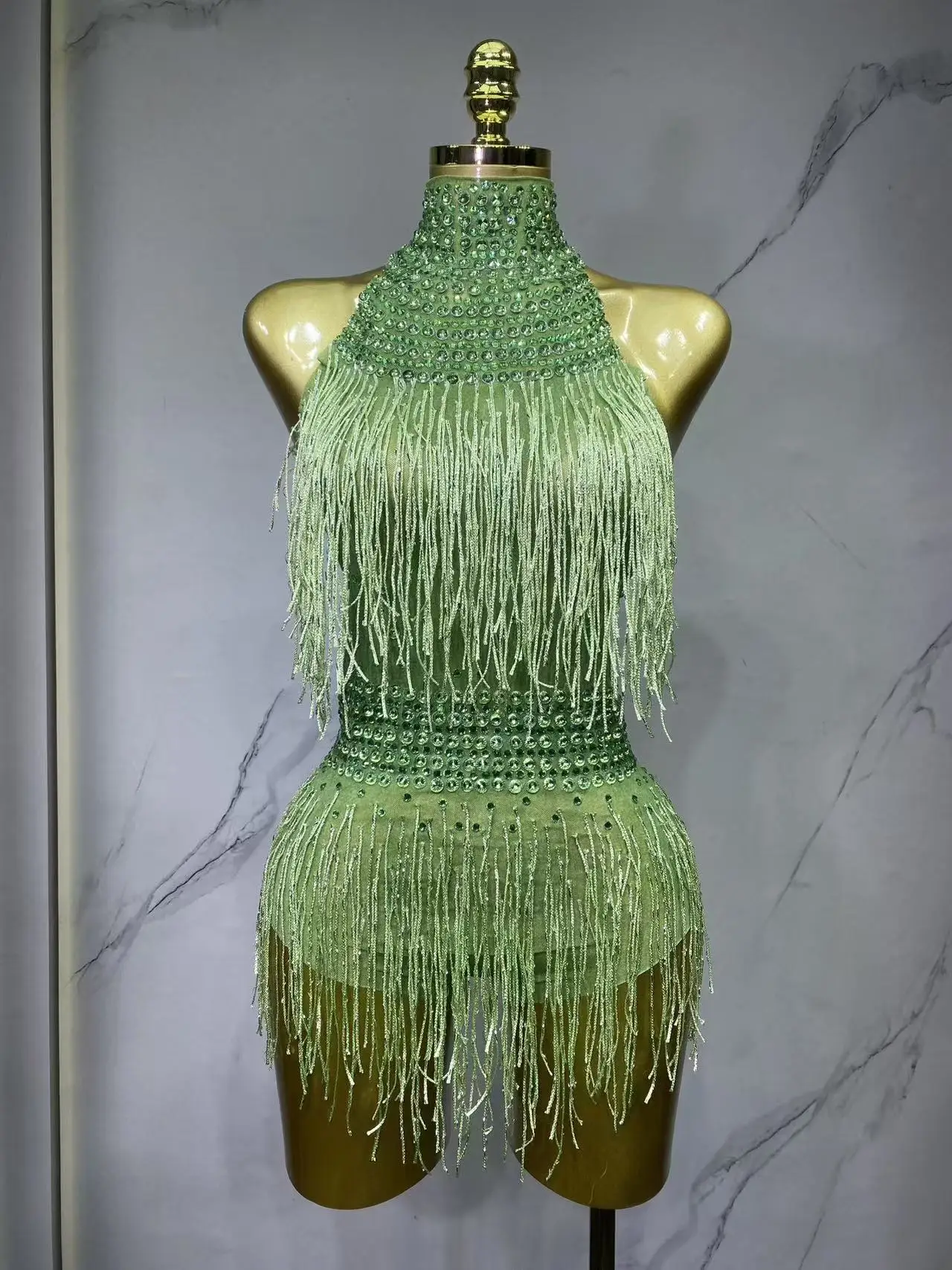 Костюмы для певцов и танцоров, сверкающие стразы, бахрома, танцевальные костюмы из лайкры, сексуальные танцевальные боди, для выступлений в ночных клубах.
Костюмы для певцов и танцоров, сверкающие стразы, бахрома, танцевальные костюмы из лайкры, сексуальные танцевальные боди, для выступлений в ночных клубах.