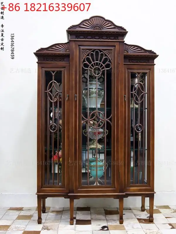 Классический шип из цельного дерева и врезной винный шкаф у стены Modern Renaissance 
Классический шип из цельного дерева и врезной винный шкаф у стены Modern Renaissance