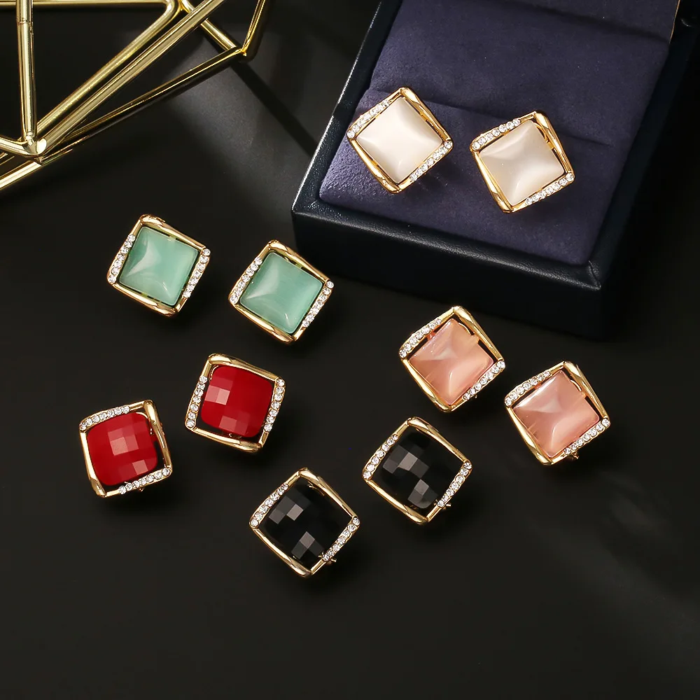 Fashionable and exquisite black rhombus zircon earrings niche light luxury earrings versatile temperament earrings for women
Fashionable and exquisite black rhombus zircon earrings niche light luxury earrings versatile temperament earrings for women