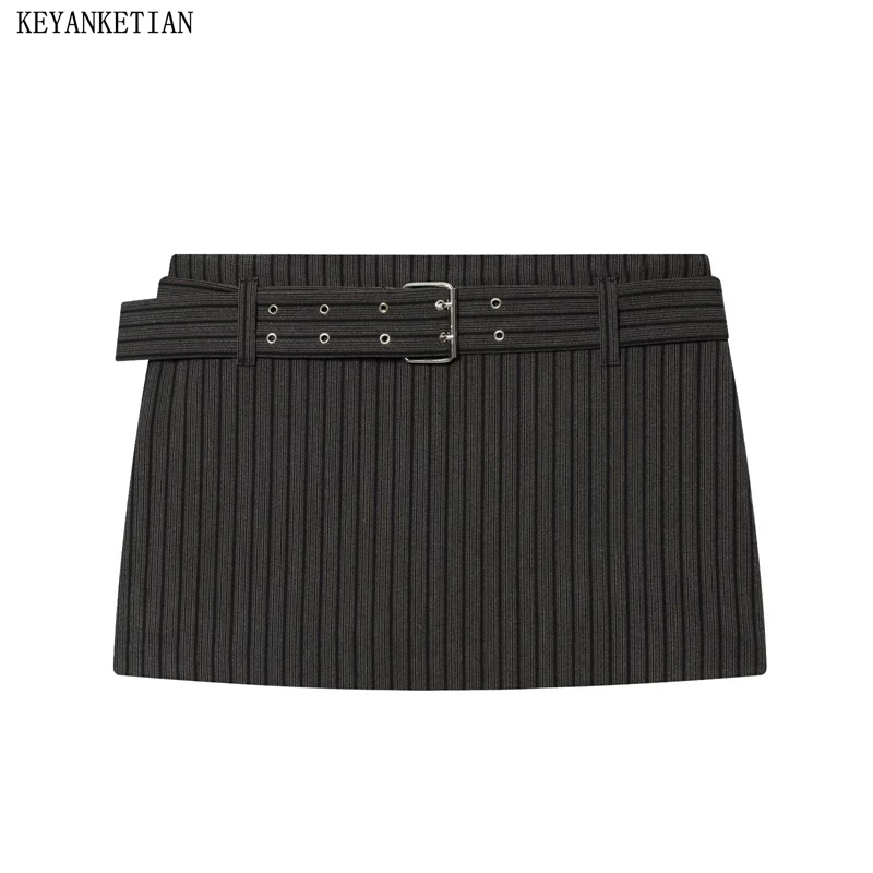 KEYANKETIAN 2026 New Summer Woman Trendy Street Style Striped Low Waist Skirt with Metal Buckle Belt Slim Fit Micro Mini Skirt
KEYANKETIAN 2026 New Summer Woman Trendy Street Style Striped Low Waist Skirt with Metal Buckle Belt Slim Fit Micro Mini Skirt