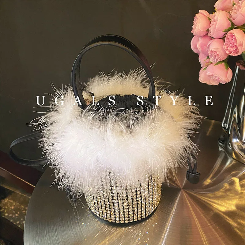 UGALS Fairy Shiny Diamond Embedded Plush Bucket Bag Ostrich Feather Diamond Handbag Soft Handle Sweet Lady Style Crossbody Bag
UGALS Fairy Shiny Diamond Embedded Plush Bucket Bag Ostrich Feather Diamond Handbag Soft Handle Sweet Lady Style Crossbody Bag