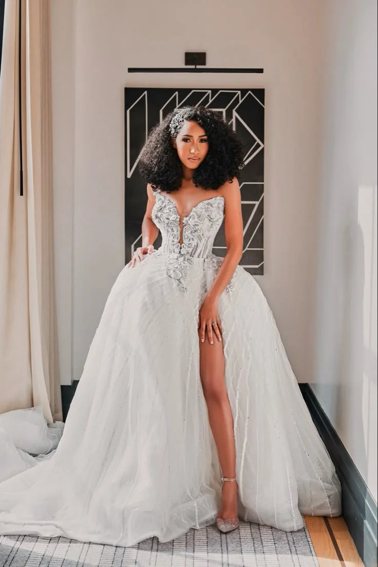 Elegant Sweetheart Neck Wedding Dress 3D Lace Beaded Sparkly Ball Gown High Slit Bridal Gown With Detachable Train Customized
Elegant Sweetheart Neck Wedding Dress 3D Lace Beaded Sparkly Ball Gown High Slit Bridal Gown With Detachable Train Customized