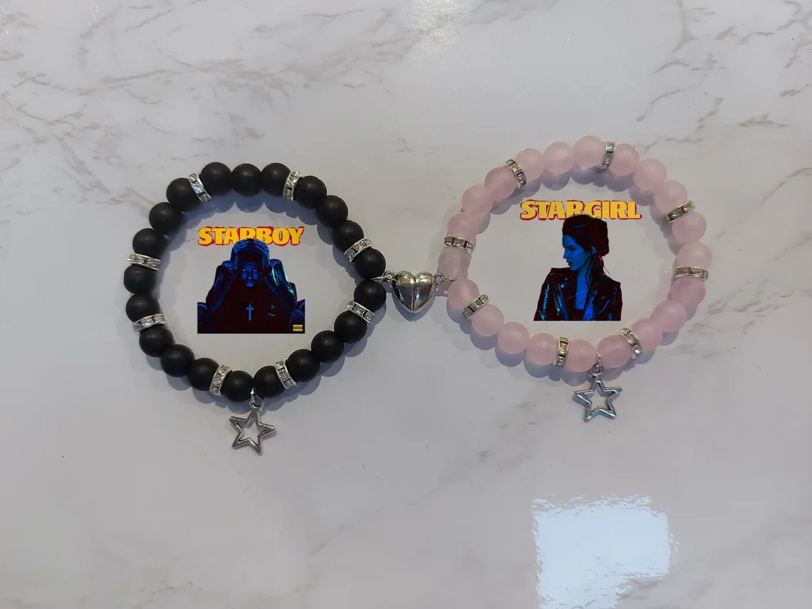Подходящий браслет Starboy x Stargirl был предоставлен ей в качестве подарка в «выходной сценике»
Подходящий браслет Starboy x Stargirl был предоставлен ей в качестве подарка в «выходной сценике»