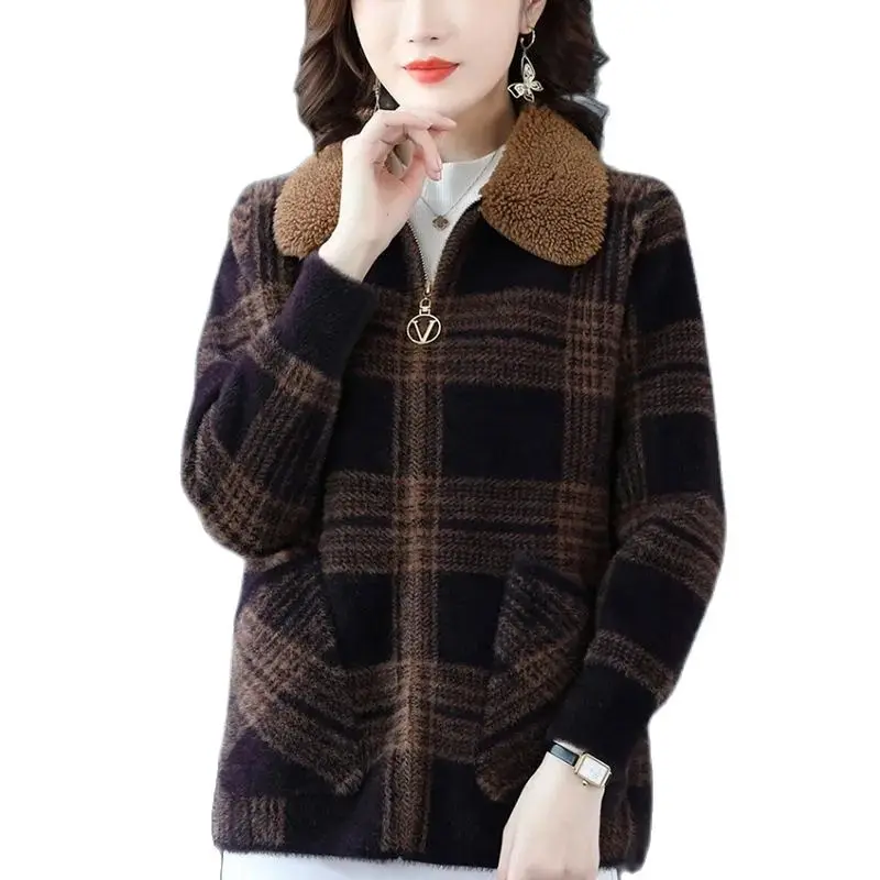 High Quality Middle-Aged Elderly Women's Mink Fleece Jacket New 2022 Spring Autumn Knitted Woolen Coat Short Plaid Jackets Tops
High Quality Middle-Aged Elderly Women's Mink Fleece Jacket New 2022 Spring Autumn Knitted Woolen Coat Short Plaid Jackets Tops