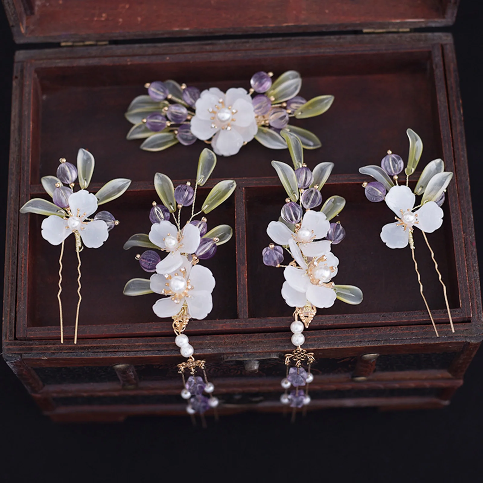Chinese Purple Bell Orchid Flower Pearl Hairpin Tiara Set Headpiece Women Hair Accessories Crystal Pearl Hanfu Hair Pins Comb
Chinese Purple Bell Orchid Flower Pearl Hairpin Tiara Set Headpiece Women Hair Accessories Crystal Pearl Hanfu Hair Pins Comb