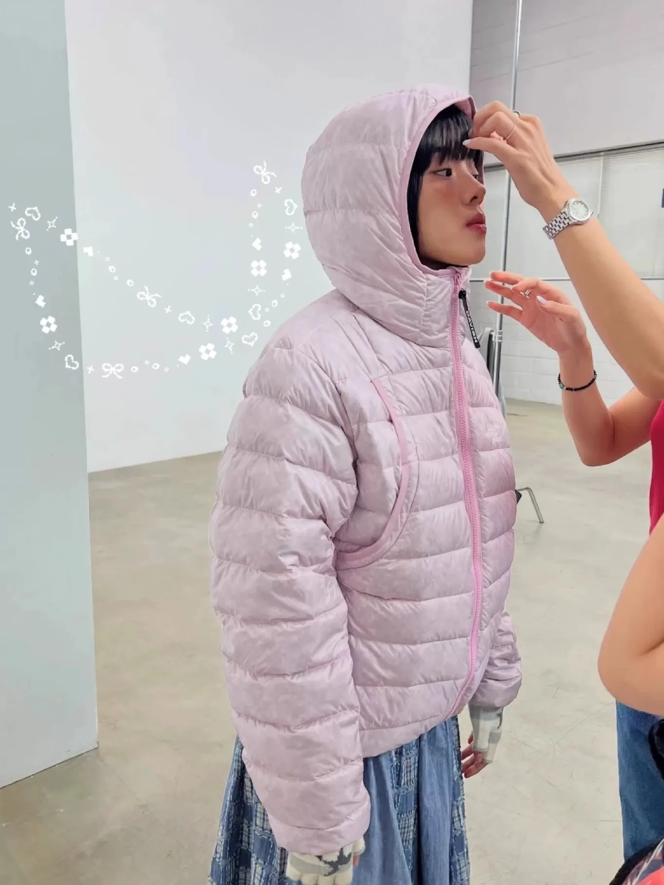 Женская зимняя легкая теплая ветрозащитная куртка с вышивкой букв 90 Down iny с капюшоном и воротником-стойкой, повседневная куртка-пуховик
Женская зимняя легкая теплая ветрозащитная куртка с вышивкой букв 90 Down iny с капюшоном и воротником-стойкой, повседневная куртка-пуховик