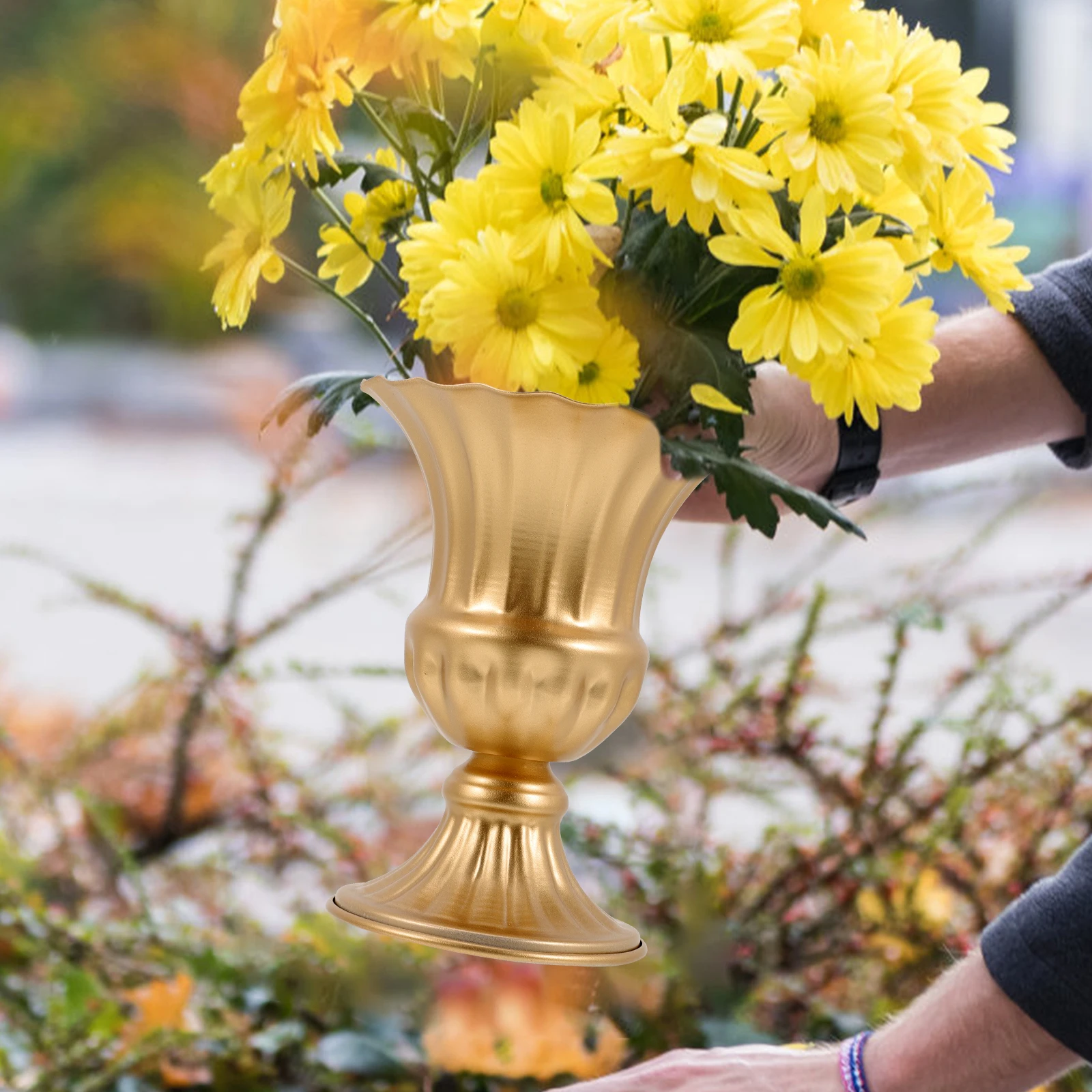 2pcs Cemetery Memorial Vase Sturdy Iron Urn Planter Graveyard Flower Pot Decorative Lawn Container for Artificial Flowers Metal
2pcs Cemetery Memorial Vase Sturdy Iron Urn Planter Graveyard Flower Pot Decorative Lawn Container for Artificial Flowers Metal