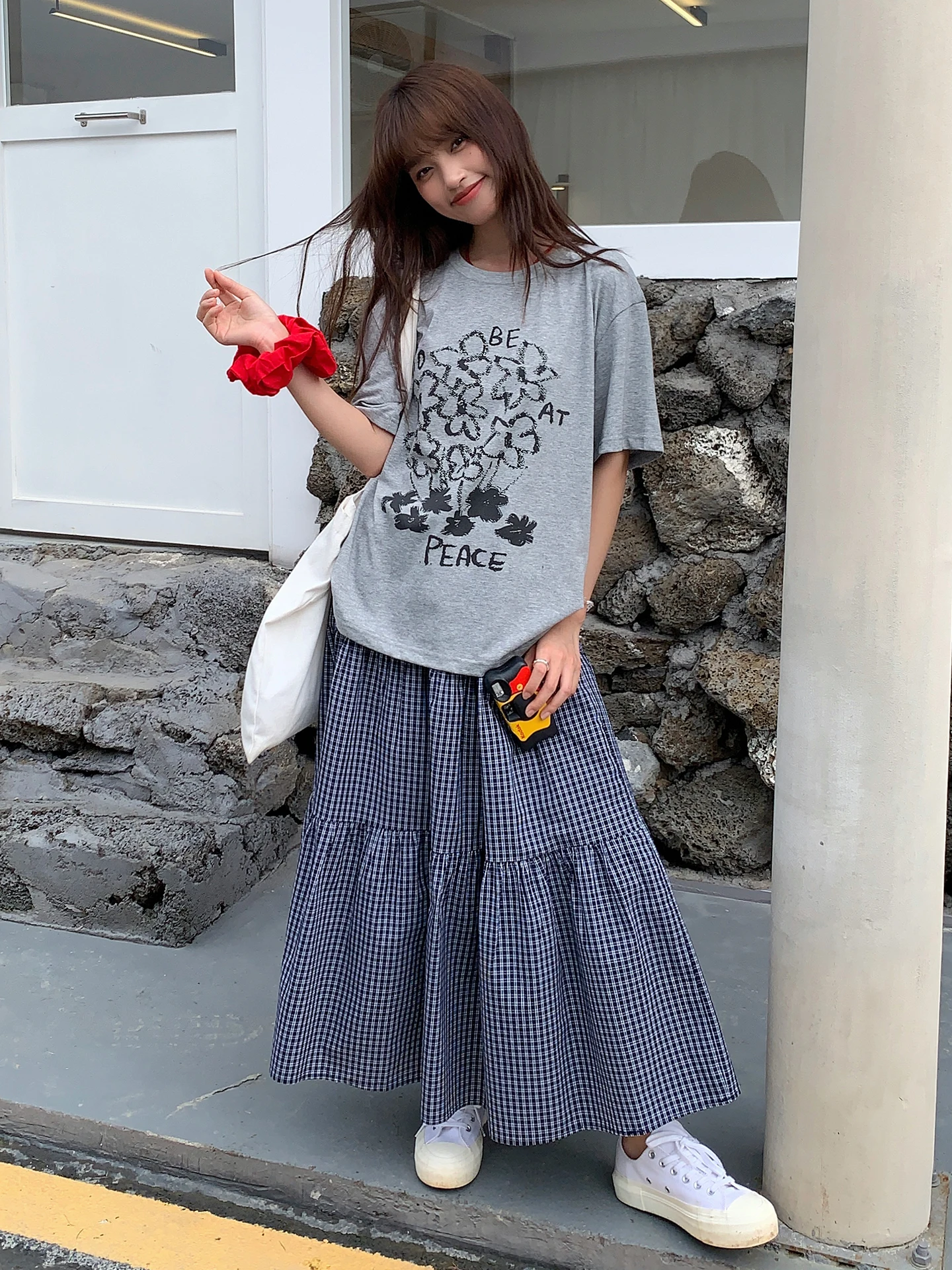 Синяя клетчатая юбка из чистого хлопка с эластичным поясом, повседневная, средней длины, А-силуэт, для офиса, коллекция Лето 2025
Синяя клетчатая юбка из чистого хлопка с эластичным поясом, повседневная, средней длины, А-силуэт, для офиса, коллекция Лето 2025