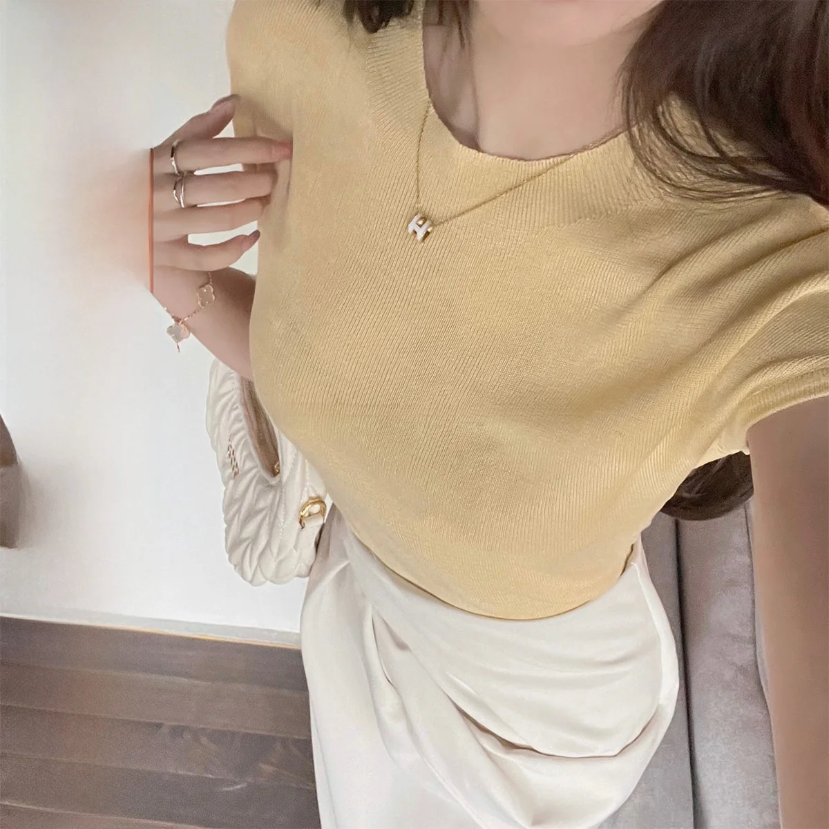 Женская футболка CCZEE Cloud Puff: весенне-летняя, круглая горловина, облегающая, базовая, трикотажная, из лиоцелла, с круглым вырезом
Женская футболка CCZEE Cloud Puff: весенне-летняя, круглая горловина, облегающая, базовая, трикотажная, из лиоцелла, с круглым вырезом