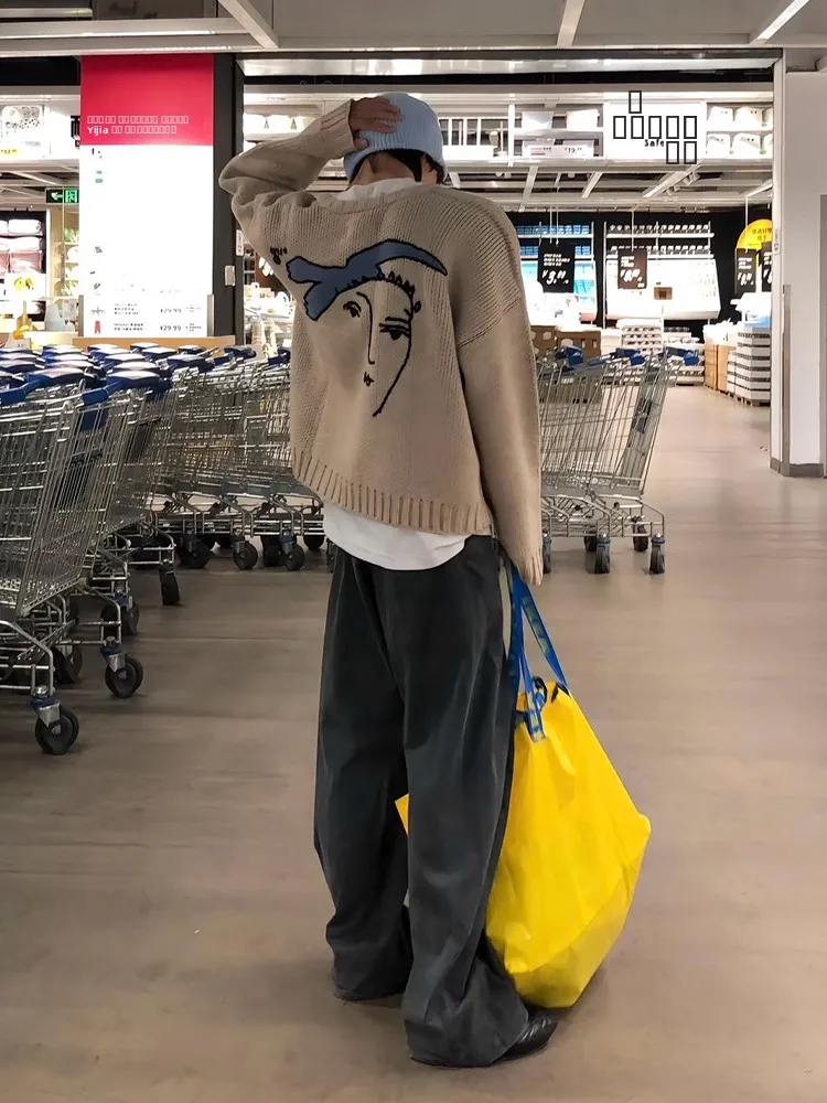 Вязаный открытый кардиган в американском стиле ретро, мужской осенний вязаный свободный повседневный топ с вышивкой мира
Вязаный открытый кардиган в американском стиле ретро, мужской осенний вязаный свободный повседневный топ с вышивкой мира