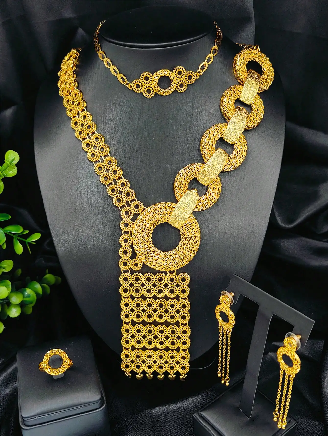 Fashion Gold Color Drop Earrings Necklace Set for Women Dubai African Luxury Bead Hollow Design Wedding Party Jewelry Gift
Fashion Gold Color Drop Earrings Necklace Set for Women Dubai African Luxury Bead Hollow Design Wedding Party Jewelry Gift