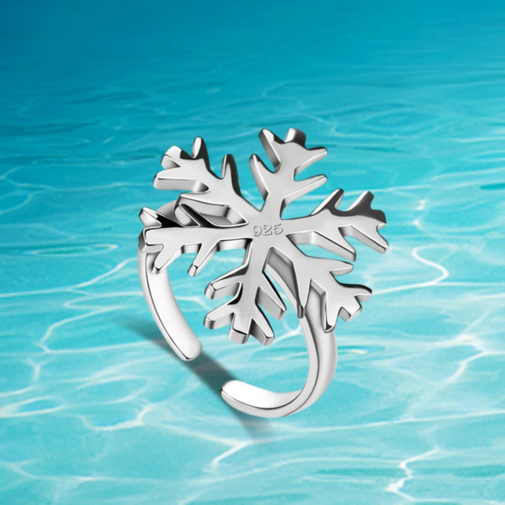 Женское кольцо в виде снежинки, из серебра 925 пробы 
Женское кольцо в виде снежинки, из серебра 925 пробы